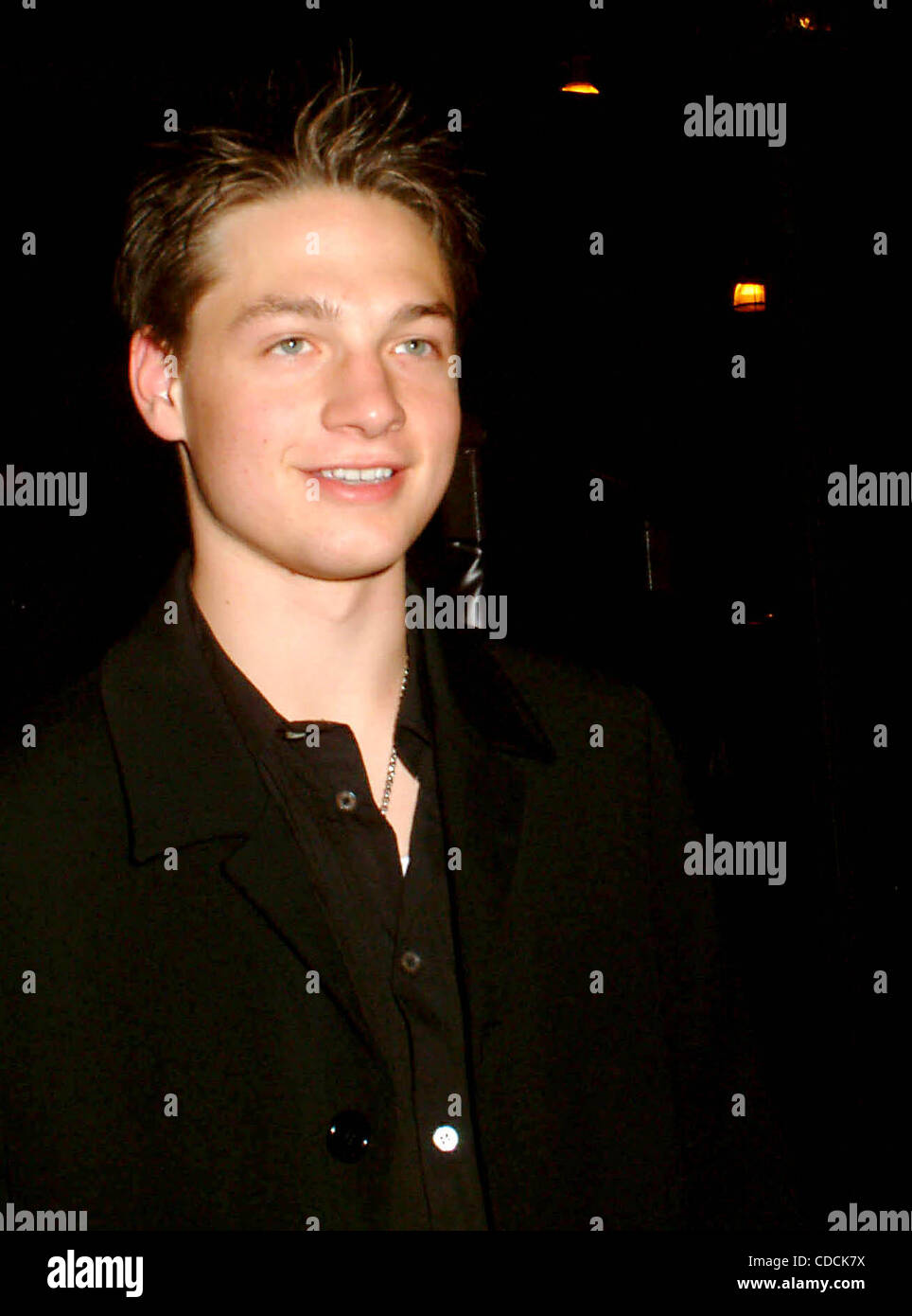 GREGORY SMITH.K30771ML.WB TELEVISION NETWORK UPFRONT ALL STAR PARTY AU PHARE CHELSEA PIER PIER 61 À NEW YORK New York .05/13/2003 . / 2003 Crédit : Image(Â© Mitchell Levy/Photos/ZUMAPRESS.com) Globe Banque D'Images