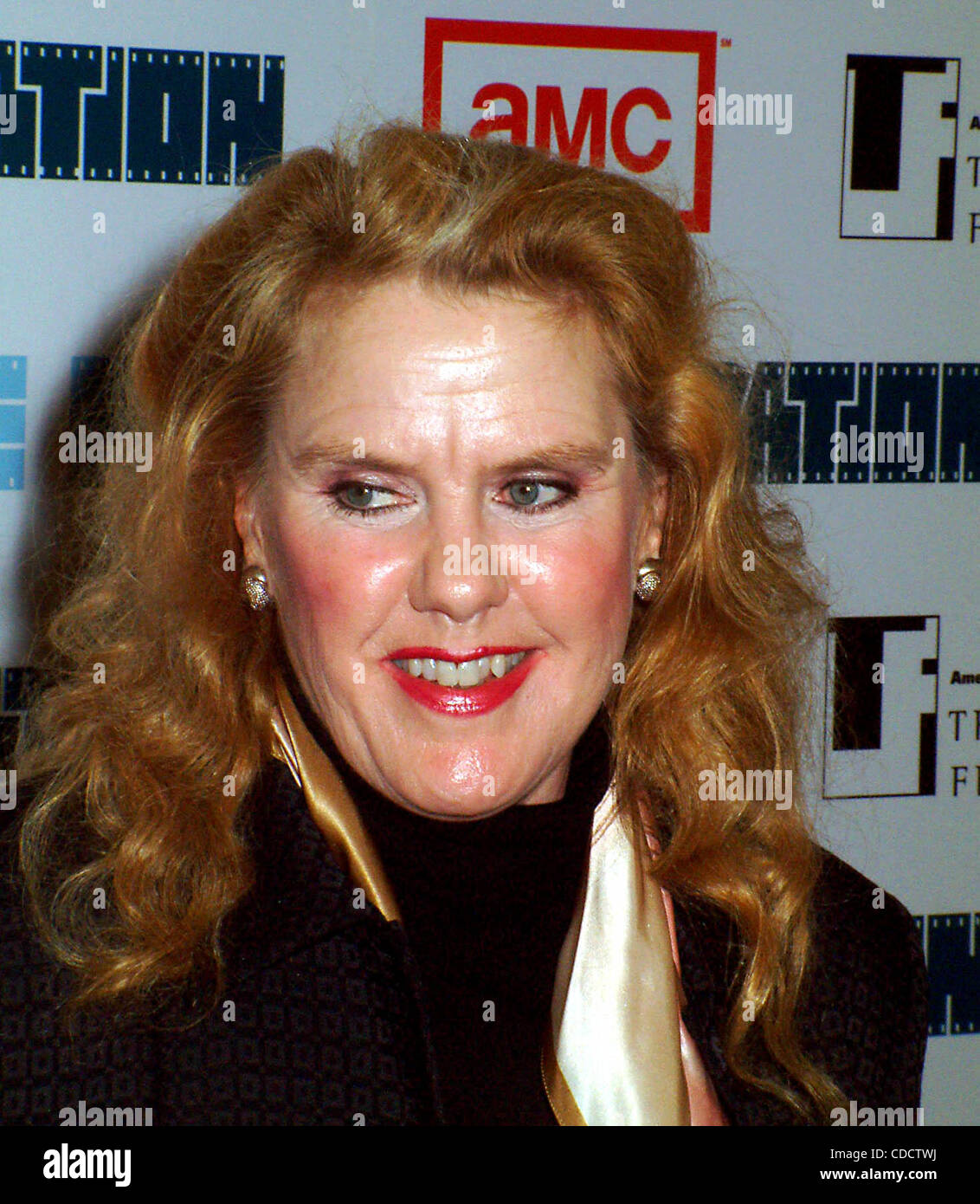 CELIA WESTON.K30529ML .TRIBECA FILM FESTIVAL .AMC POUR PREMIERE NOUVELLE VERSION RESTAURÉE DE LE BON, LA BRUTE ET LE TRUAND SALLE DE PROJECTION À L'Université PACE À NEW YORK New York 5/8/2003 . / 2003 Crédit : Image(Â© Mitchell Levy/Photos/ZUMAPRESS.com) Globe Banque D'Images