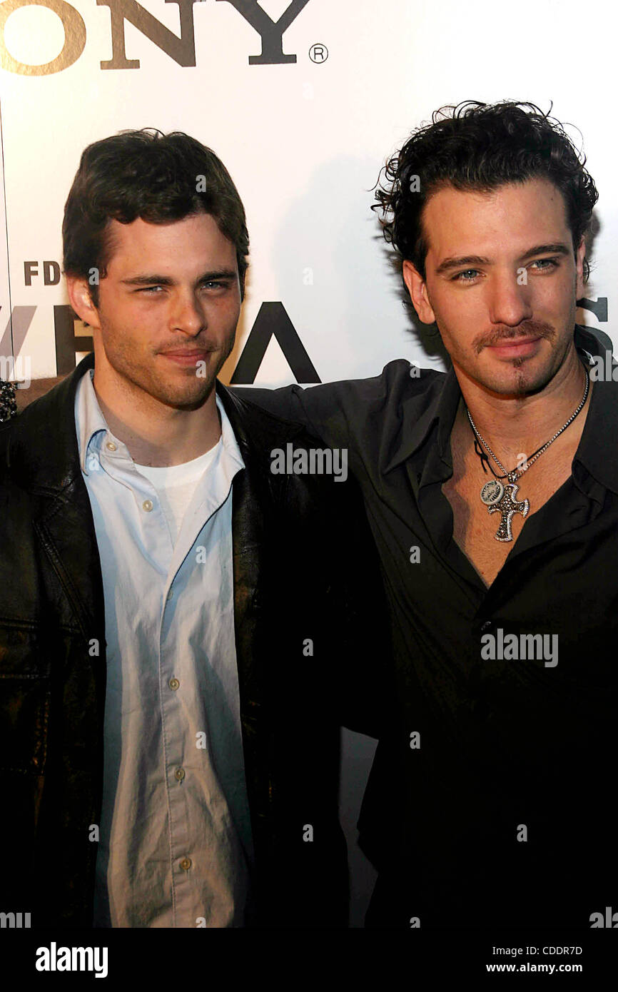1 janvier, 2011 - New York, New York, États-Unis - K33999RM.SONY CÉLÈBRE LE CINQUIÈME ANNIVERSAIRE DE LA FD Trinitron® WEGA® PLAT ET DÉVOILE LE PLUS GRAND ÉCRAN PLAT HAUTE DÉFINITION À ÉCRAN LCD AU SPLASH LIGHT STUDIOS , NYC 11/06/2003. / JC CHASEZ JAMES MARSDEN(Image Crédit : Â© Rick Mackler/Photos/ZUMAPRE Globe Banque D'Images