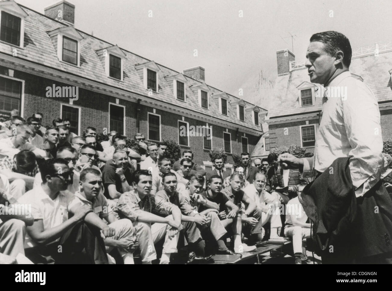 Jan 18, 2011 - Camden, New Jersey, États-Unis - Robert Sargent Shriver, JR. (9 novembre 1915 Ð 18 Janvier, 2011) était un homme politique américain et militant. Connu sous le nom de R. Sargent Shriver ou Sarge, il est surtout connu comme partie de la famille Kennedy, comme à l'origine de la création du Corps de la paix, et Banque D'Images