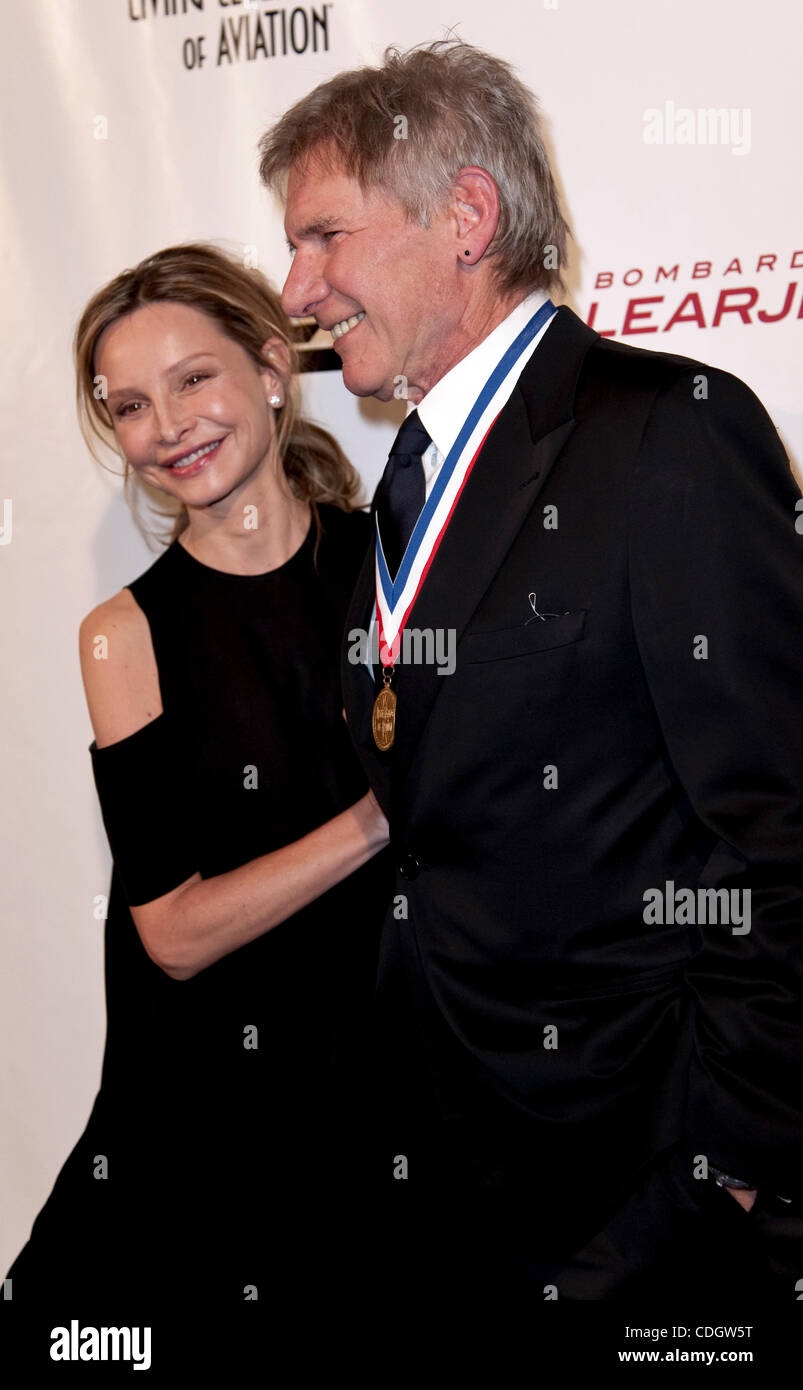 21 janvier 2011 - Los Angeles, Californie, USA - HARRISON FORD et CALISTA FLOCKART au Living Legends of Aviation Gala à l'hôtel Beverly Hilton.(Image Crédit : © Brian Cahn/ZUMAPRESS.com) Banque D'Images