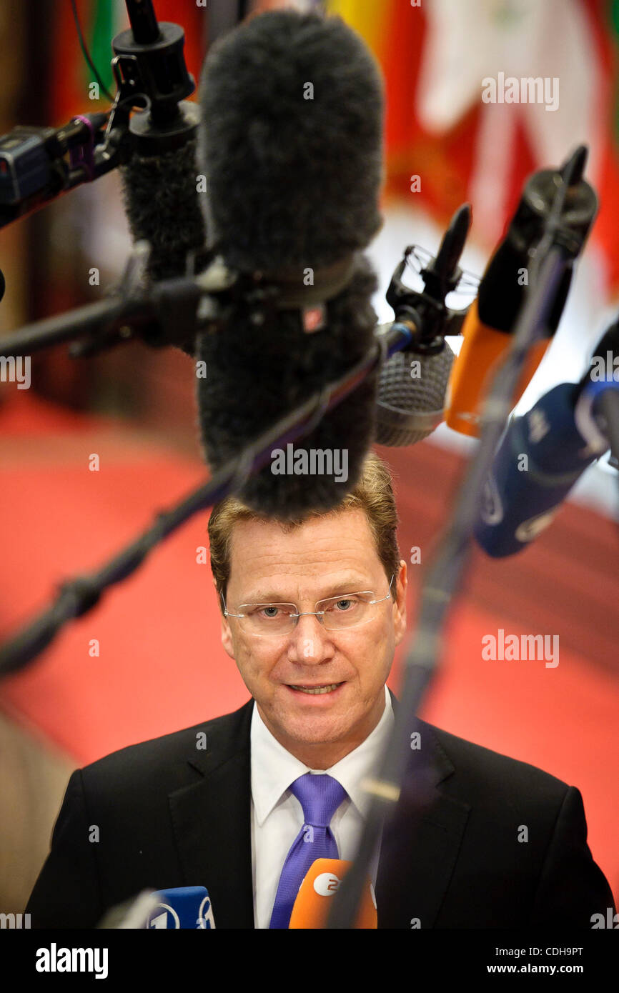 31 janvier 2011 - Bruxelles, BXL, Belgique - Le ministre des Affaires étrangères allemand Guido Westerwelle, parler à la presse comme il arrive pour Affaire générales et relations extérieures de l'UE Les ministres des affaires étrangères à Bruxelles, Belgique le 2011-01-31 par Wiktor Dabkowski (crédit Image : © Wiktor Dabkowski/ZUMAPRESS.com) Banque D'Images