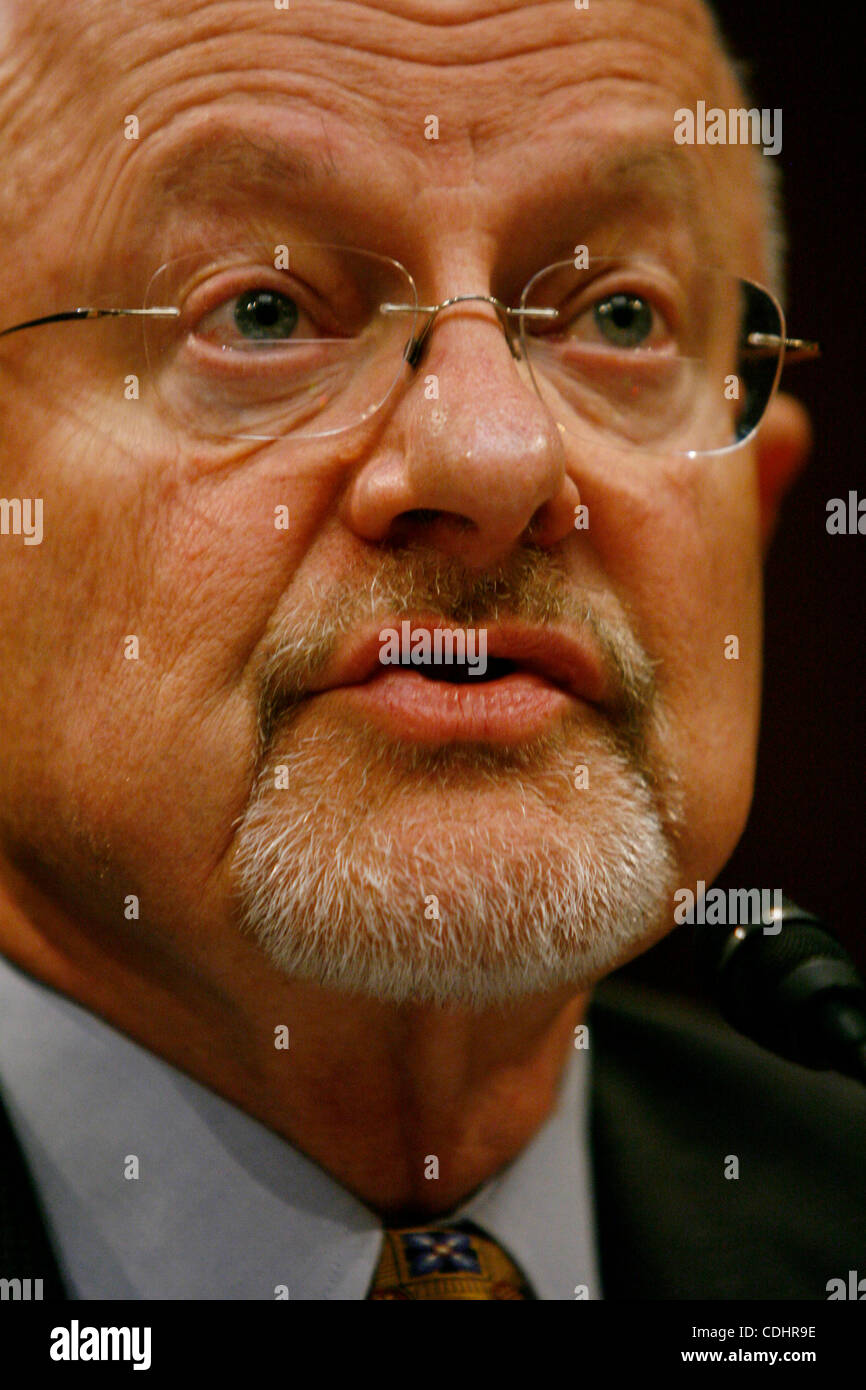 10 février, 2011 - Washington, D.C., États-Unis - Directeur du Renseignement National, James Clapper témoigne devant le comité sur le renseignement de la chambre audience sur ''Les menaces à l'échelle mondiale. (Crédit Image : © James Berglie/ZUMAPRESS.com) Banque D'Images