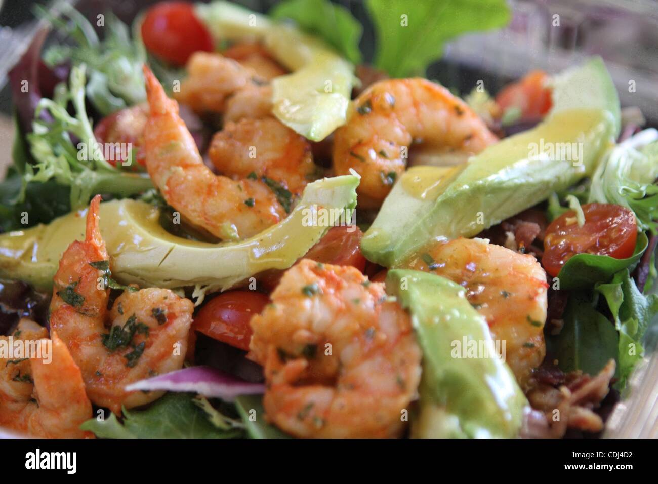 16 févr. 2011 - Manhattan, New York, États-Unis - Détail de Shimp et salade d'avocats à prendre & manger Restaurant situé au coin de Broadway 4179 177e rue à Manhattan..(Image Crédit : © Mariela Lombard/ZUMAPRESS.com) Banque D'Images