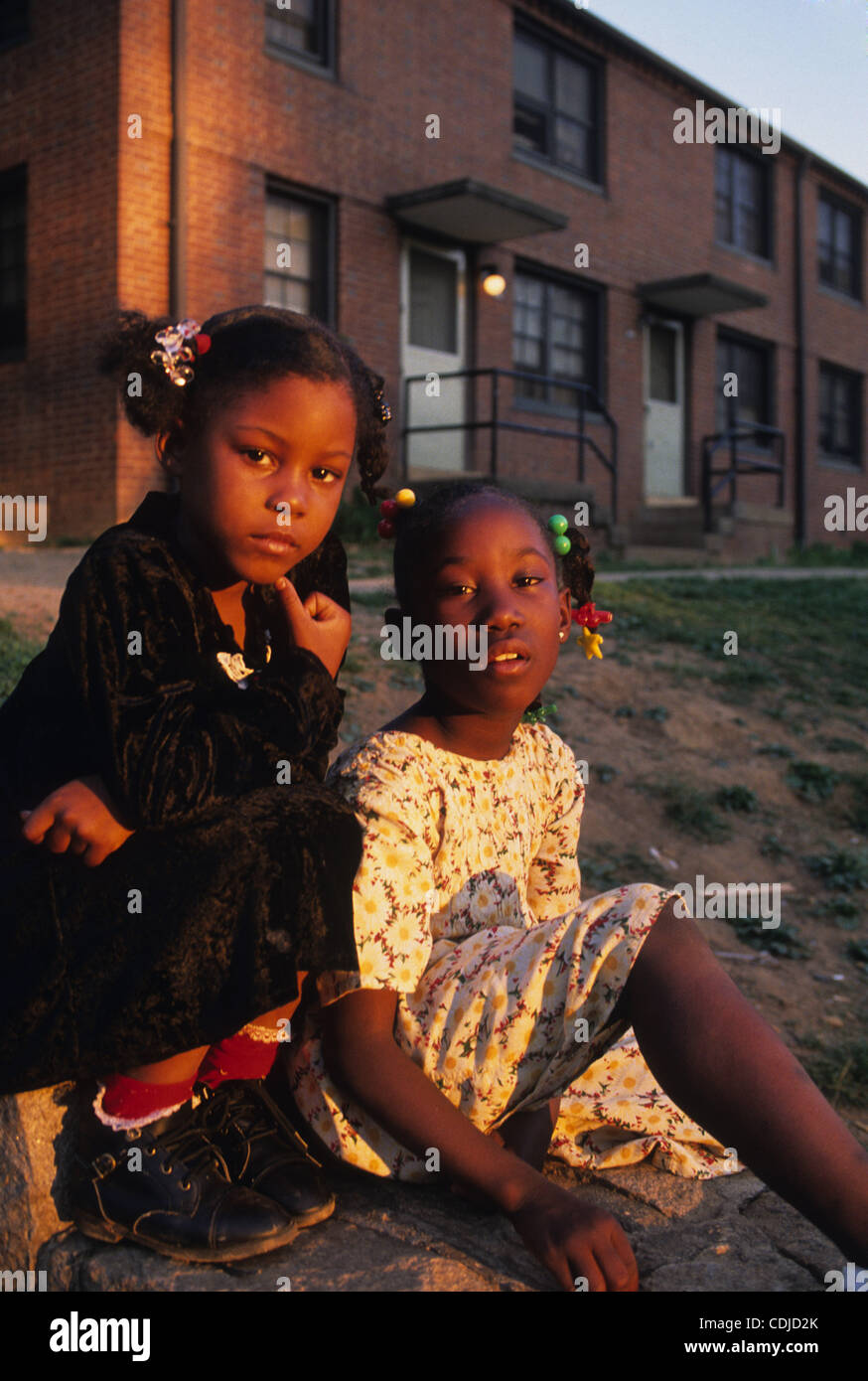 23 février 2011 - Atlanta, GA, USA - Jeunes filles en Techwood Homes  logement public à faible revenu d'Atlanta, en 1995 (Photo Credit : Image ©  Robin Nelson/ZUMAPRESS.com Photo Stock - Alamy