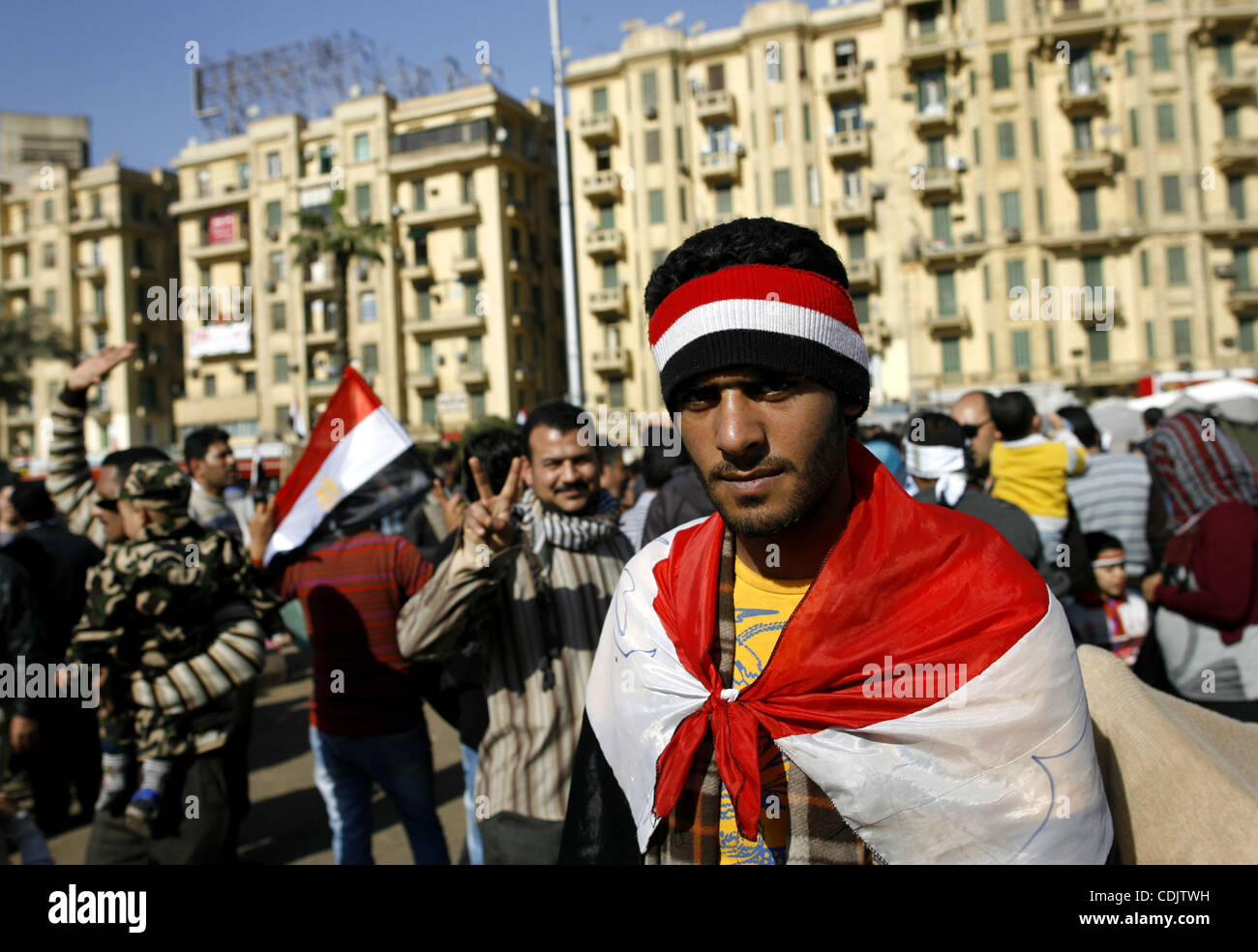 Mar 3, 2011 - Le Caire, Égypte - des manifestants égyptiens prennent part à une manifestation sur la place Tahrir. Des centaines de manifestants ont campé ce qui a entraîné la démission le Premier Ministre Ahmed Shafiq. Le nouveau Premier ministre égyptien, Essam Sharaf, a promis de répondre aux demandes de changement démocratique recherché par manifestant Banque D'Images