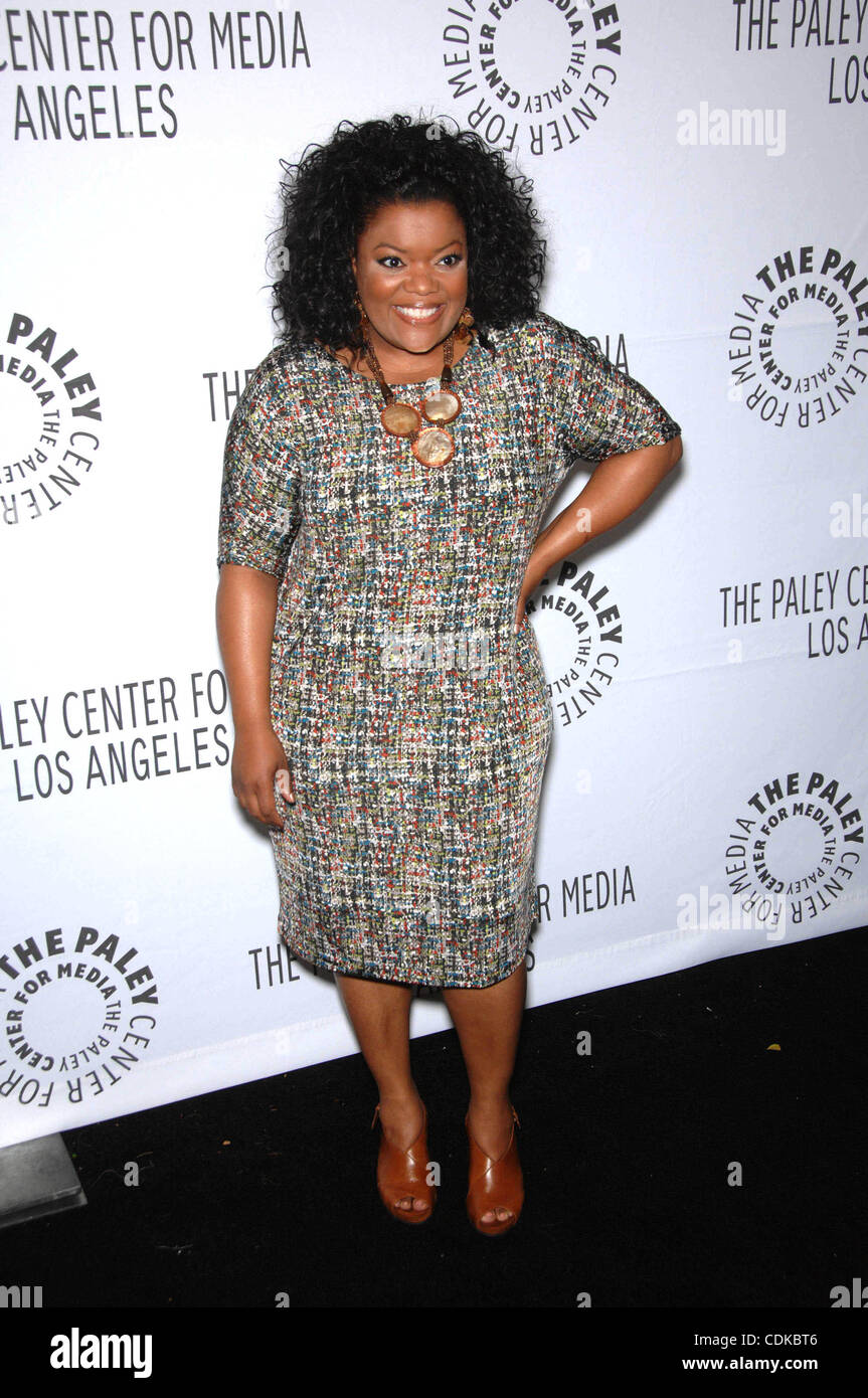 15 mars 2011 - Hollywood, Californie, États-Unis - Yvette Nicole Brown pendant la Paley Center for Media's PALEYFEST 2011 ÉVÉNEMENT HONORANT COMMUNAUTÉ, tenue au Saban Theatre, le 15 mars 2011, à Beverly Hills, en Californie.(Image Crédit : Â© Michael Germana/Globe Photos/ZUMAPRESS.com) Banque D'Images