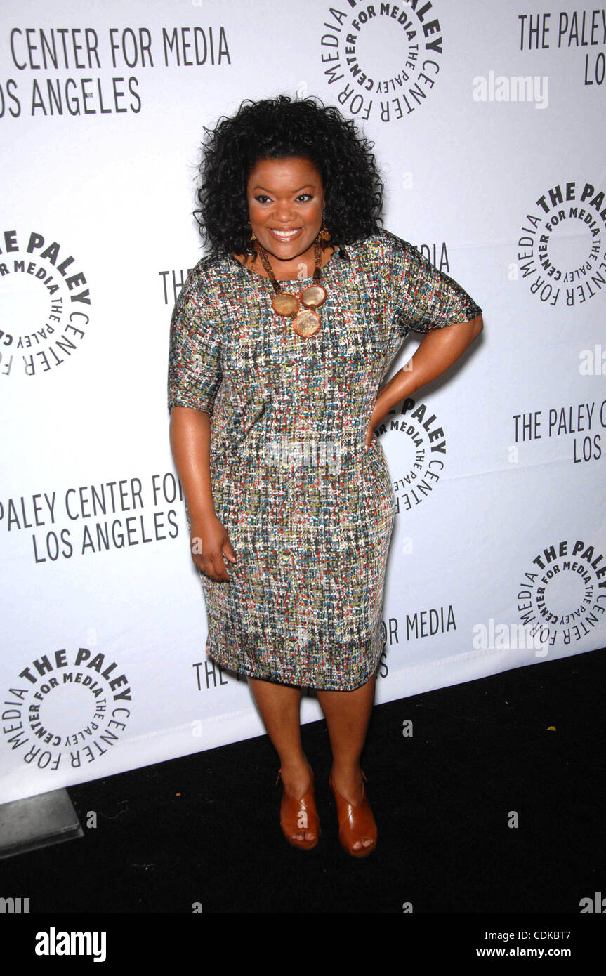 15 mars 2011 - Hollywood, Californie, États-Unis - Yvette Nicole Brown pendant la Paley Center for Media's PALEYFEST 2011 ÉVÉNEMENT HONORANT COMMUNAUTÉ, tenue au Saban Theatre, le 15 mars 2011, à Beverly Hills, en Californie.(Image Crédit : Â© Michael Germana/Globe Photos/ZUMAPRESS.com) Banque D'Images