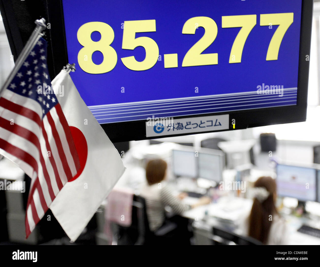 6 avril 2011 - Tokyo, Japon - Une carte électronique affiche le taux de conversion du dollar américain par rapport au yen japonais à un échange à l'étranger, à Tokyo. Le yen a chuté à son plus bas niveau en 6 mois. (Crédit Image : © Shugo Takemi/Jana Press/ZUMAPRESS.com) Banque D'Images