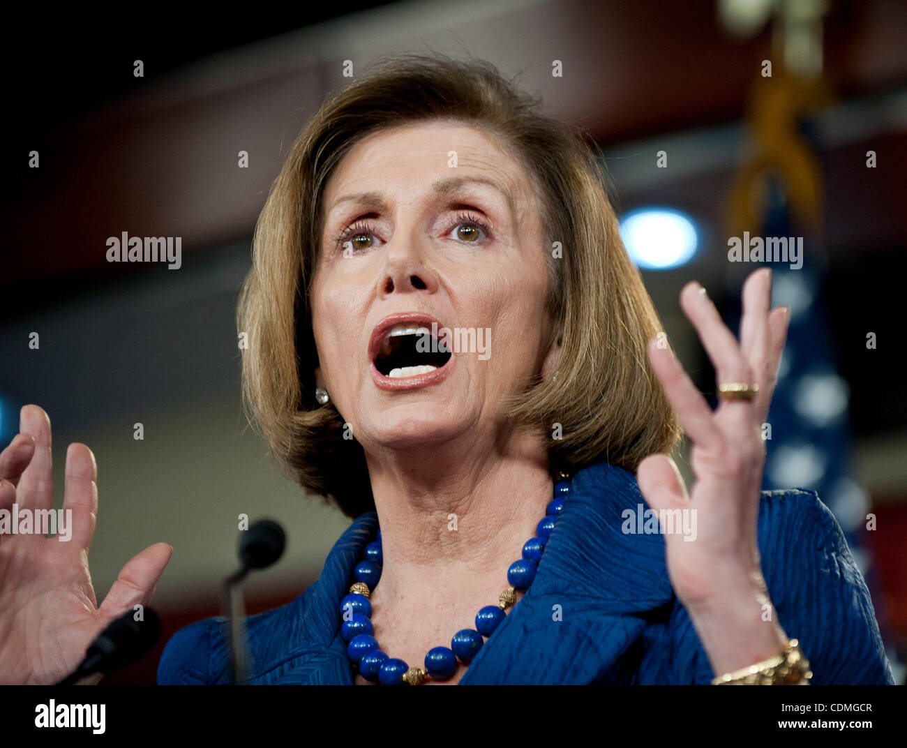 7 avril 2011 - Washington, District of Columbia, États-Unis - Chef de la minorité de la Chambre Nancy Pelosi (D-CA) parle aux médias à propos de l'arrêt imminent du gouvernement si le Congrès n'a pas parvenir à un accord sur ce budget ans. (Crédit Image : ©/ZUMAPRESS.com) Marovich Pete Banque D'Images