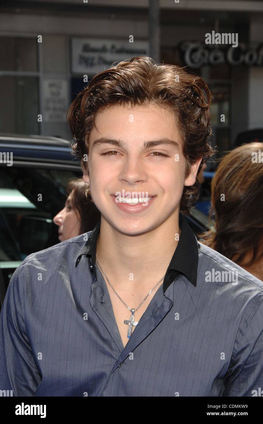 Avril 10, 2011 - Hollywood, Californie, États-Unis - Jake T. Austin lors de la première de la nouvelle séquence à partir de la Twentieth Century Fox, qui a eu lieu à Rio le Grauman's Chinese Theatre, le 10 avril 2011, à Los Angeles.. 2011 Image : © Crédit(Michael Germana/Globe Photos/ZUMAPRESS.com) Banque D'Images