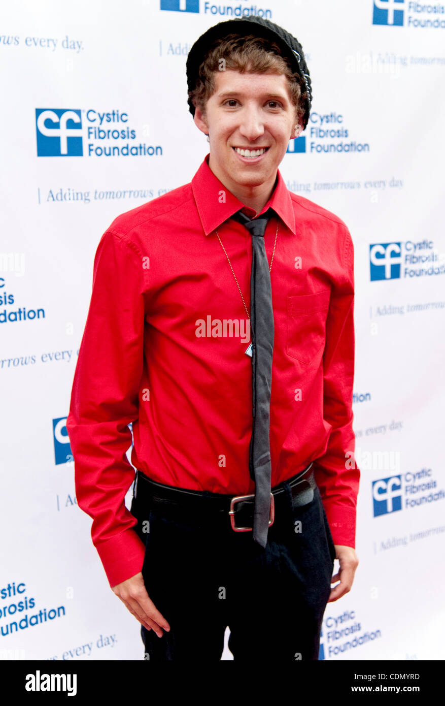 Apr.16, 2011 - Universal City, California, USA - DEREK BLOOM arrive pour le 'Block Party sur wisteria lane" collecte de fonds au profit de la Fondation canadienne de la fibrose kystique. Banque D'Images