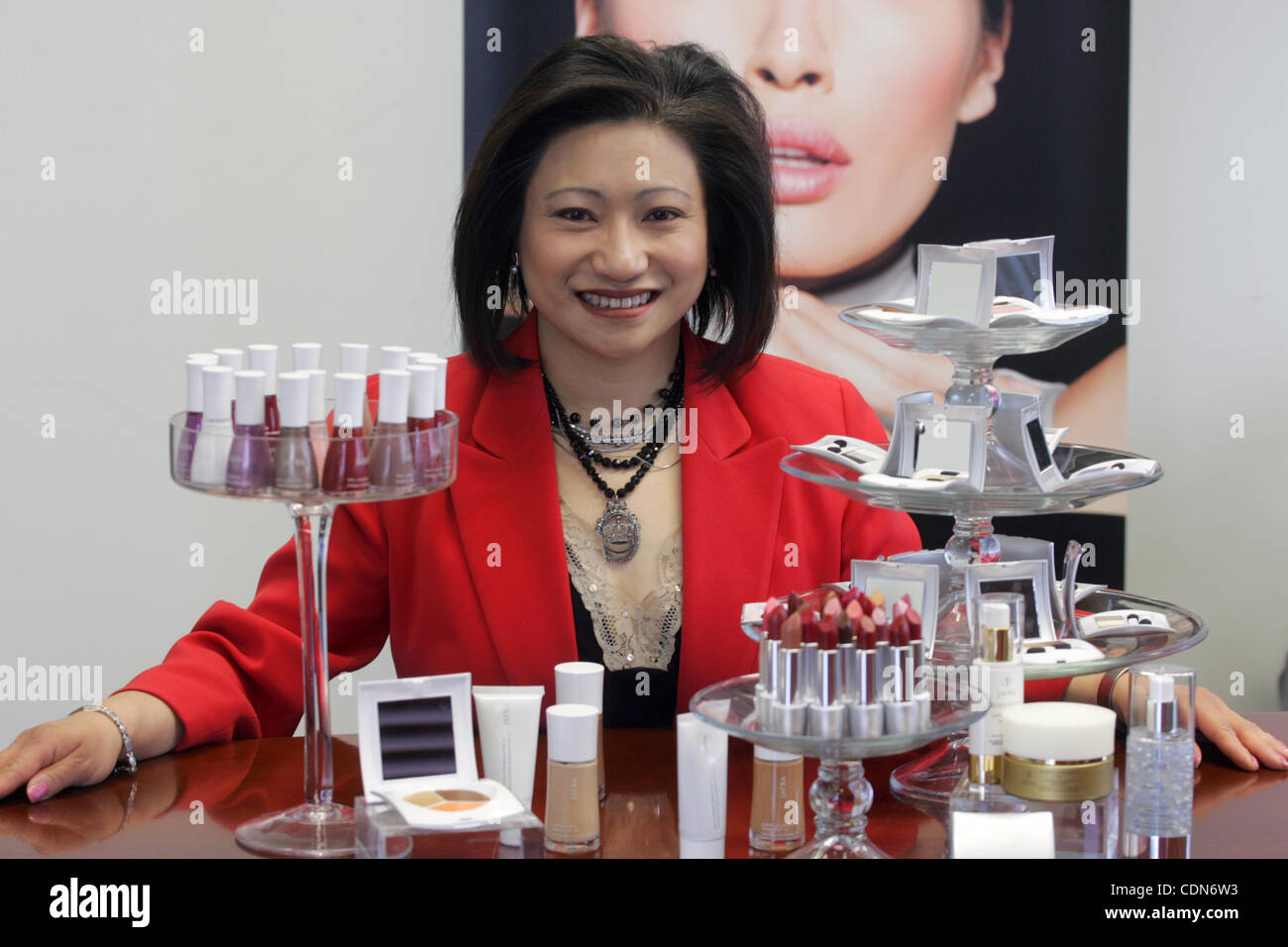 Connie Tan, directeur général de Jafra, une entreprise de cosmétiques à Westlake Village. (Photo par Ringo Chiu / Zuma Press) Banque D'Images