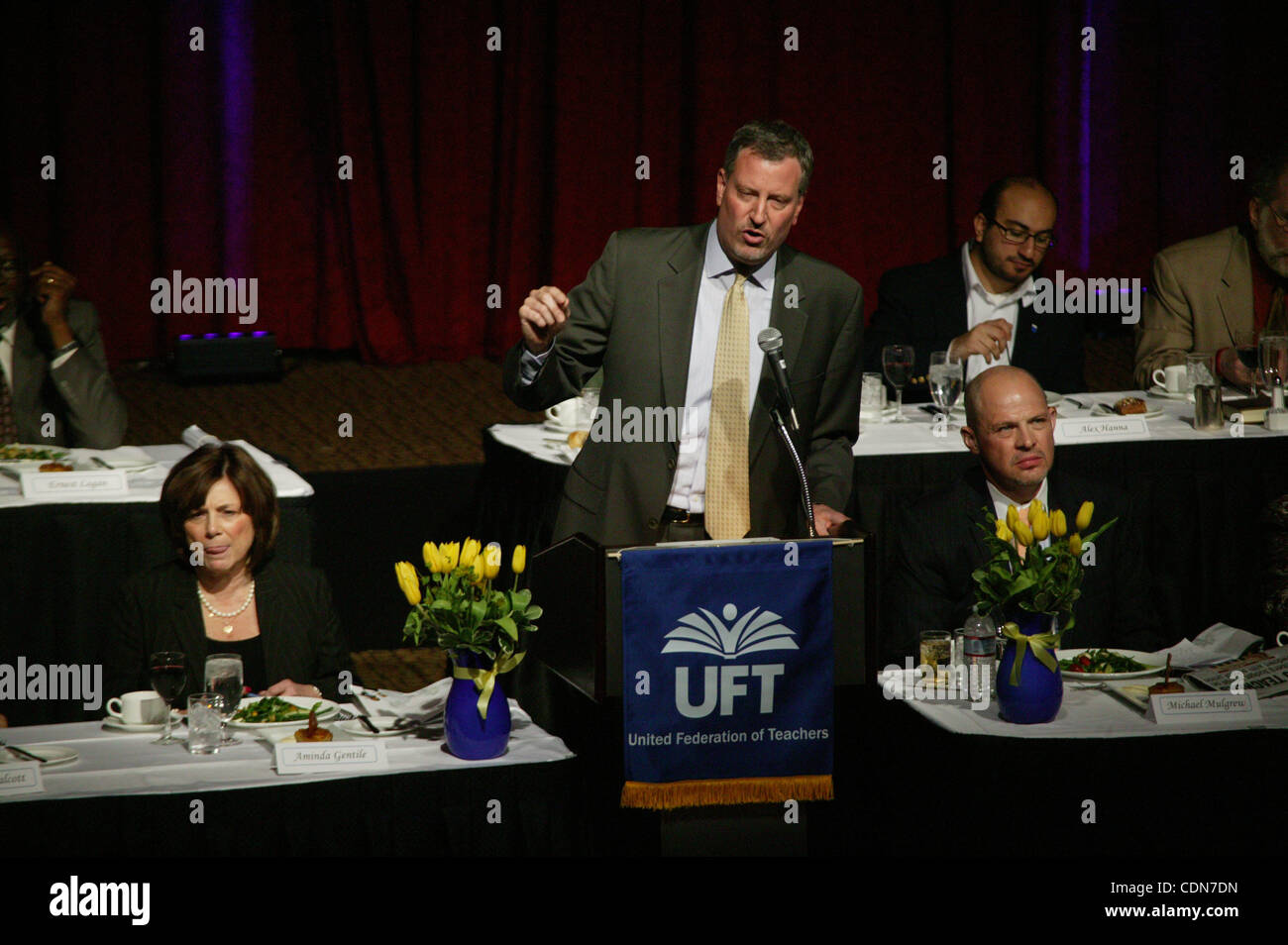 Mai 7, 2011 - New York, New York, États-Unis - PO# 426 UFT Printemps Conférence tenue à l'hôtel Hilton New York Ã'Â© 5 /7/ 11 . Défenseur du projet de loi de crédit : Image(DeBlasio Â© Bruce Cotler/Photos/ZUMAPRESS.com) Globe Banque D'Images