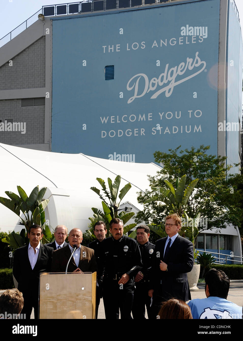 Mai 22,2011 Secteur - Los Angeles Californie, USA. LA conseiller municipal de Reyes parle lors d'une conférence de presse sur l'arrestation de l'un des deux suspects de l'agression brutale d'un fan de base-ball des Giants de San Francisco le jour d'ouverture de Dodger Stadium il y a sept semaines au Dodger Stadium. (Crédit Image : © Gene Blevi Banque D'Images