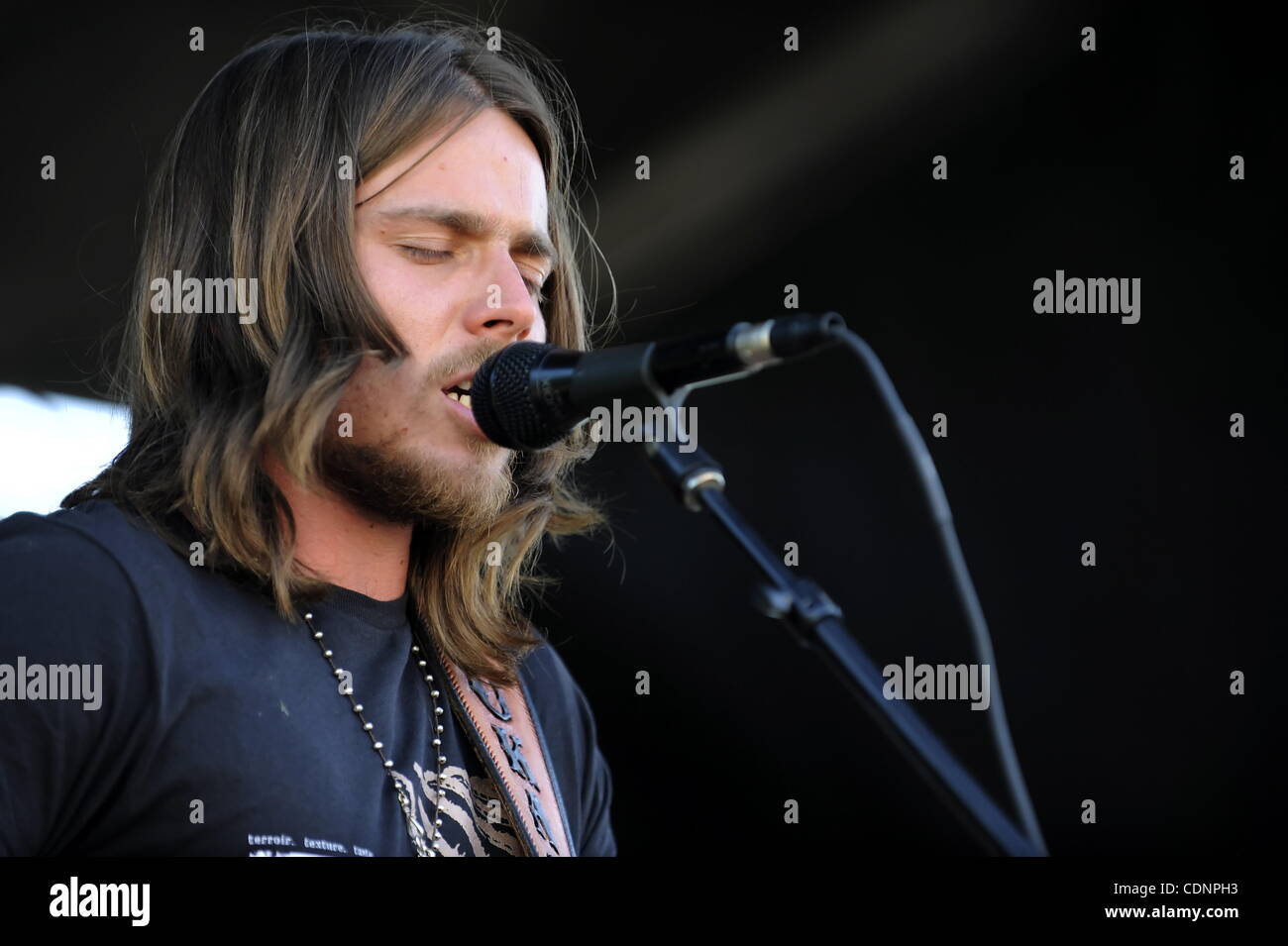 L'artiste de musique country et fils de Willie Nelson, Lukas Nelson a joué un concert live pendant une partie de l'Willie Nelson's Country Throwdown événement au Saloon à Pozo Pozo,CA. le 25 juin 2011.(Image Crédit : © John Pyle/Cal/ZUMAPRESS.com) Media Sport Banque D'Images