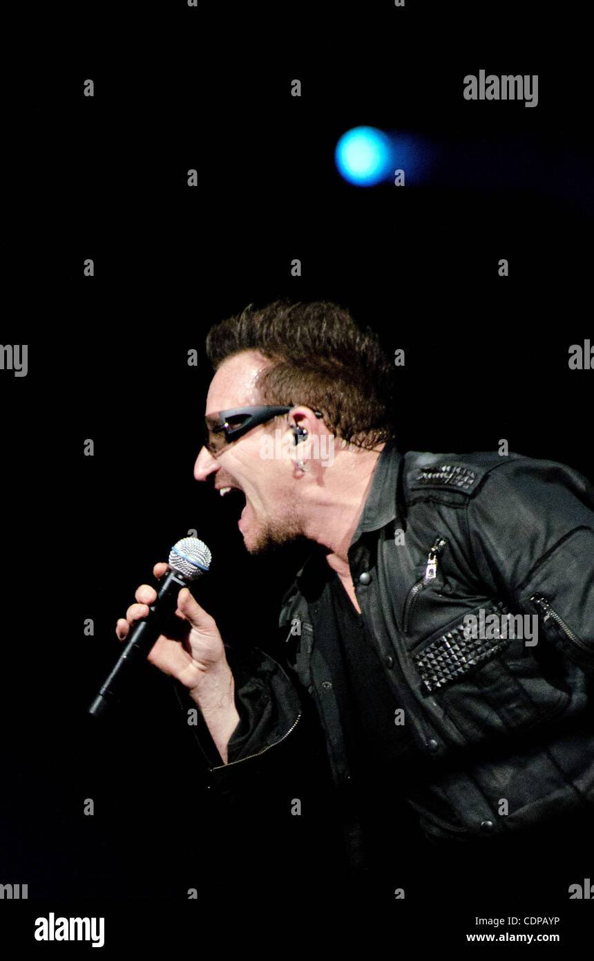 20 juillet 2009 - East Rutherford, New Jersey, États-Unis - le chanteur Bono du groupe U2 effectue vivre comme leurs 360 Tour fait une halte à la New Meadowlands Stadium situé à East Brunswick, New Jersey..(Image Crédit : © Brooke Ismach/ZUMA Press) Banque D'Images