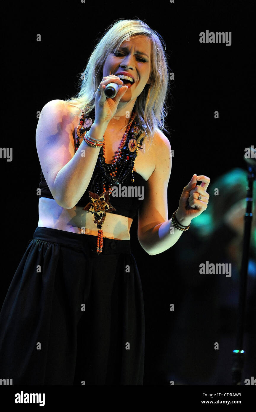 Jul 13, 2011 - Myrtle Beach en Caroline du Sud, USA - Chanteur Natasha Bedingfield effectue vivre comme son tour 2011 fait une halte à la Maison du Blues. Copyright 2011 Jason Moore. (Crédit Image : © Jason Moore/ZUMAPRESS.com) Banque D'Images