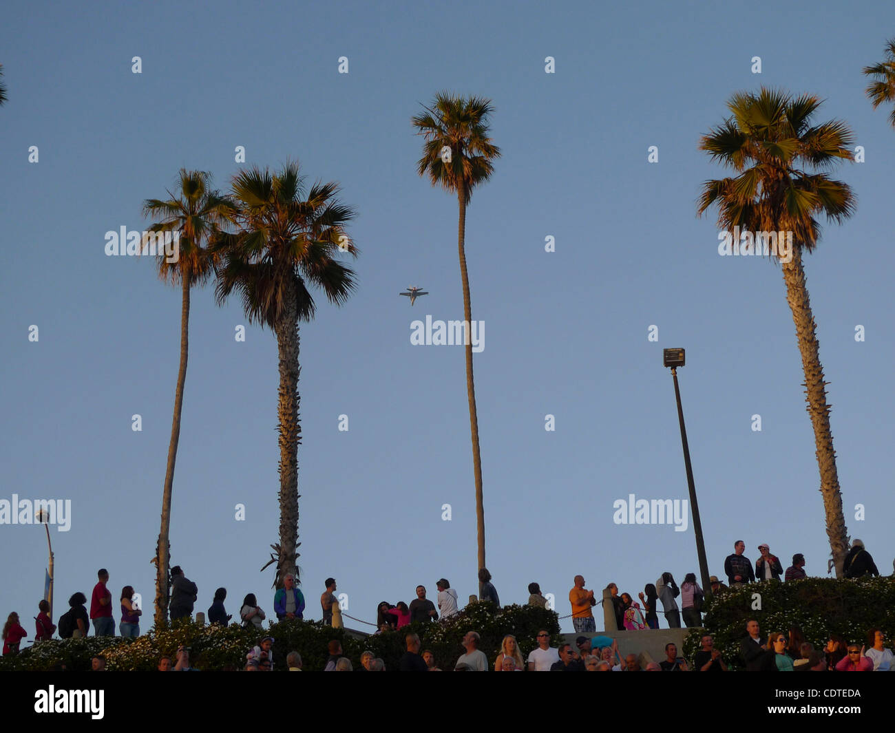 Le 27 mai 2011 - Oceanside, Californie, États-Unis - La ville d'Oceanside célèbre Memorial Day et le 25e anniversaire de la 1986 film à succès 'Top Gun' avec une projection du film et la performance par la Première Division de Marine Band. (Crédit Image : &# 169/ZUMAPRESS.com) Sektnan ; Chelsea Banque D'Images