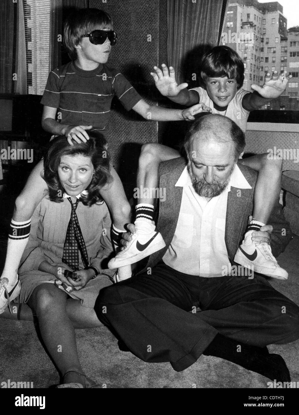 OATTY DUKE ASTIN, John Astin et famille. SEAN EST SUR LA DROITE. / Crédit photos(de droit : Â© Judie Burstein/Globe Photos/ZUMAPRESS.com) Banque D'Images