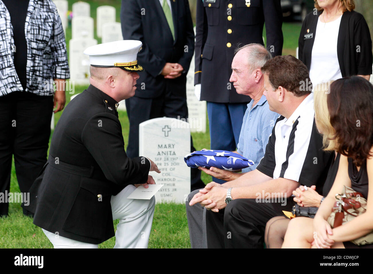 Le 30 septembre 2011 - Charlottesville, Virginie, États-Unis - un tous les honneurs funérailles ont eu lieu pour la première classe Sergent de l'armée William T. Brown au cimetière national d'Arlington, à Washington, D.C. Le Sergent de 1re classe William T. Brown reste a été trouvé plus tôt cette année au Vietnam 38 ans après avoir été porté disparu dans un Banque D'Images