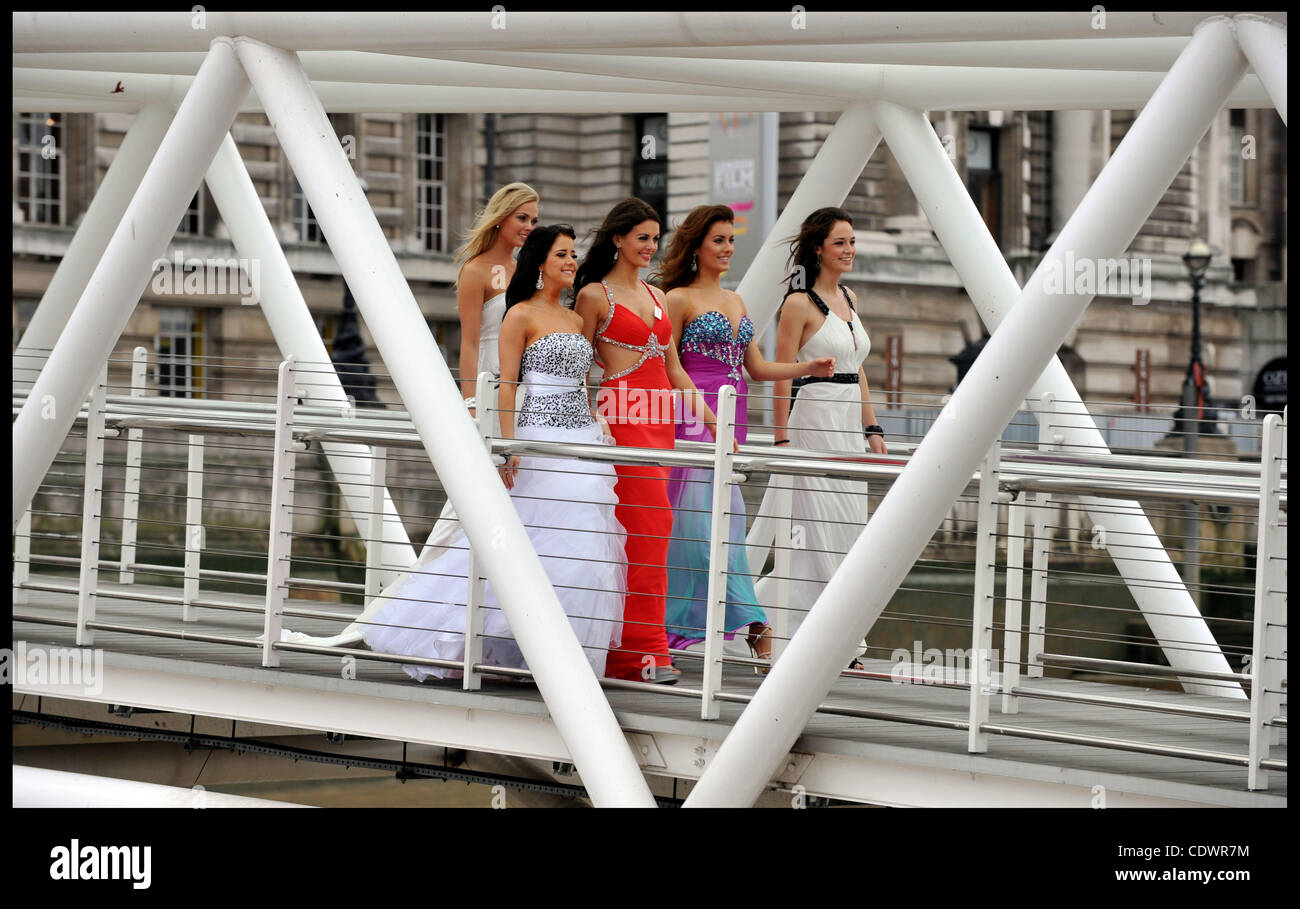 31 octobre 2011 - Londres, Royaume-Uni - Photocall au London Eye pour le 60e anniversaire de l'élection de Miss Monde qui aura lieu le dimanche 6 novembre 2011, à Earls Court, Londres, Miss Angleterre , Ecosse , Miss Miss Pays de Galles, Miss Irlande du Nord , Miss Irlande, arriver à la photocall Lundi Octobe Banque D'Images