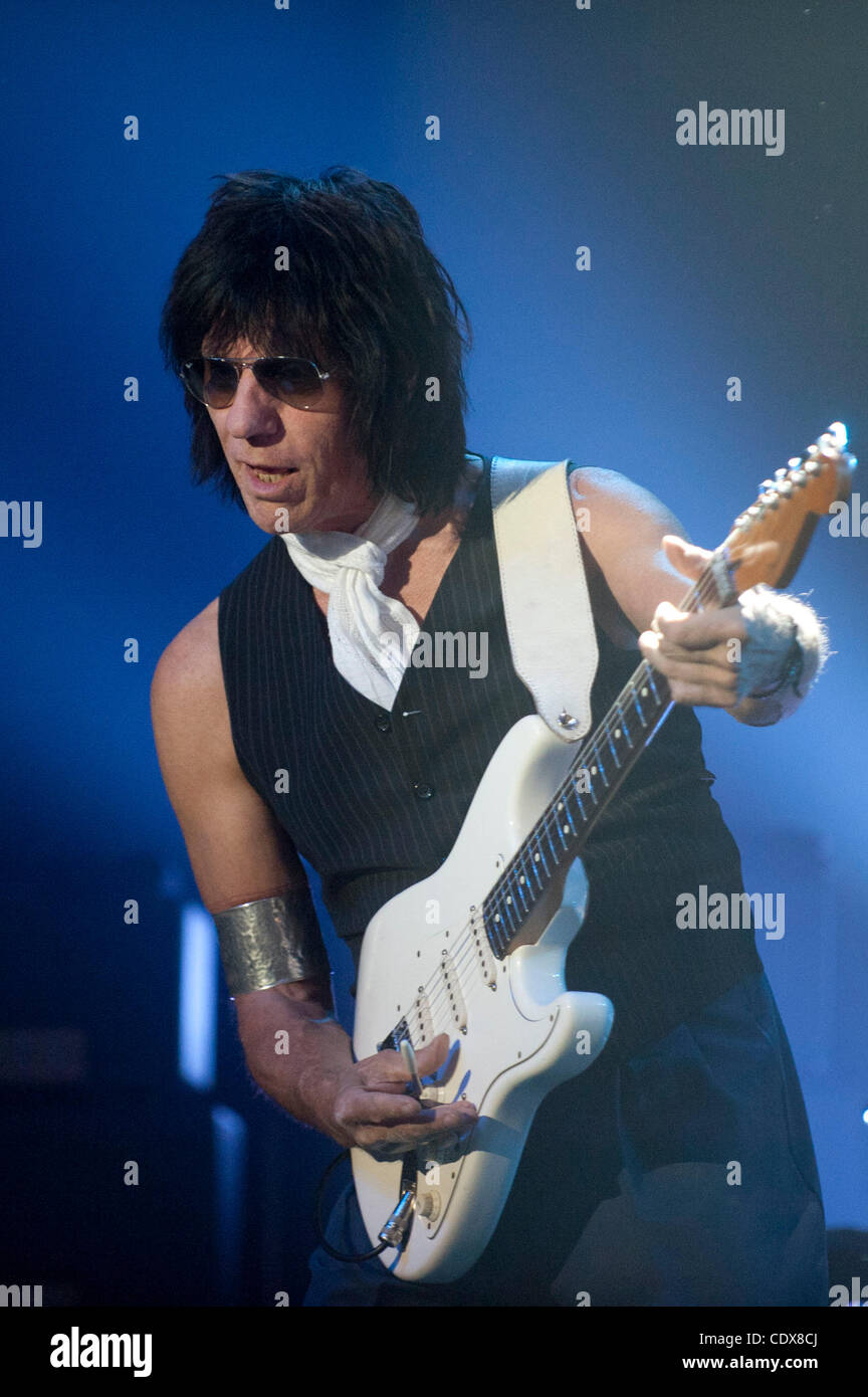 2 novembre 2011 - Napa, Californie, USA - Le guitariste légendaire Jeff Beck en live à l'Uptown Theatre sold-out. (Crédit Image : © Jérôme Brunet / Zuma Press) Banque D'Images