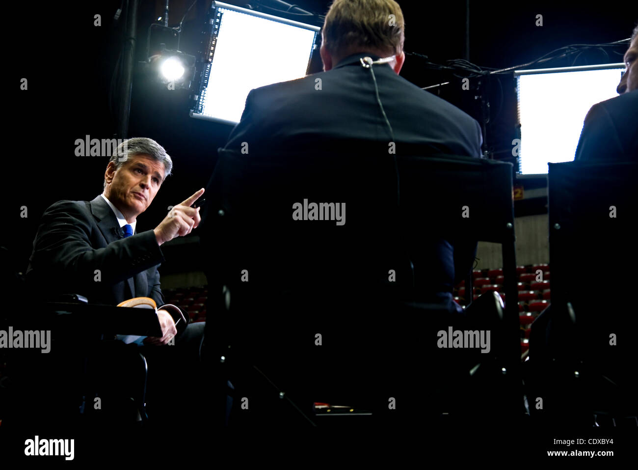 Le 11 août 2011 - Ames, Iowa, USA - Sean Hannity héberge son émission de télévision Fox News à partir de l'après-débat républicain chambre spin sur le campus de l'Université d'Iowa. Banque D'Images