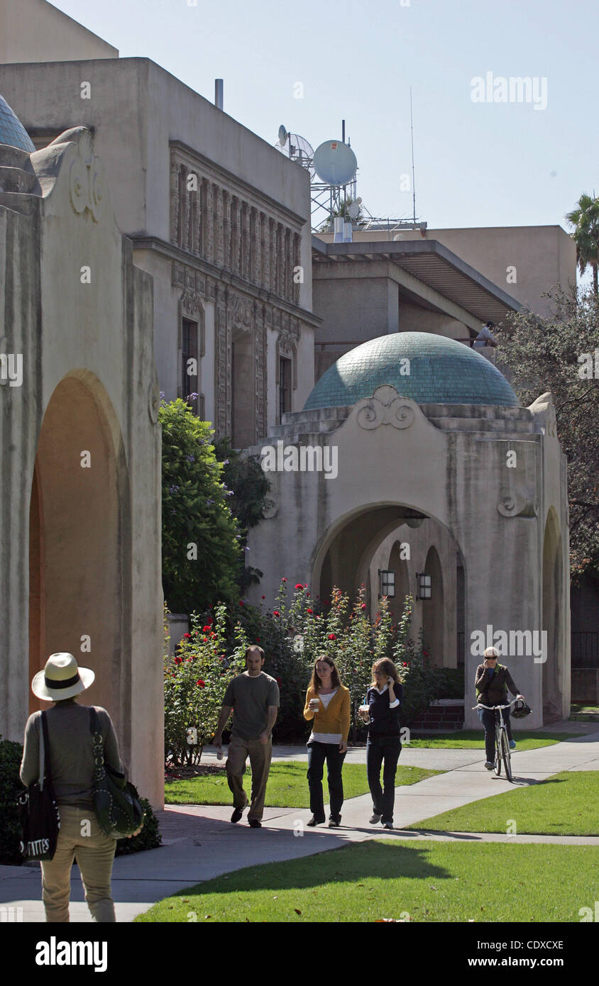 Le 7 octobre, 2011 - Los Angeles, Californie, États-Unis - The world's top university est l'Institut de technologie de Californie (Caltech), selon un magazine britannique de l'enseignement supérieur. C'est la première fois que Caltech a dépassé l'Université Harvard, dans le magazine Times Higher Education World University Rankings. (C Banque D'Images