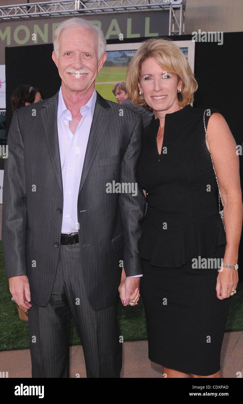 19 septembre 2011 - Hollywood, Californie, États-Unis - première mondiale de ''Moneyball'' au Paramount Theatre des arts à Oakland, CA 9/19/2011 11..CHESLEY ''SULLY'' SULLENBERGER et femme(Image Crédit : Â© Scott Kirkland/Globe Photos/ZUMAPRESS.com) Banque D'Images