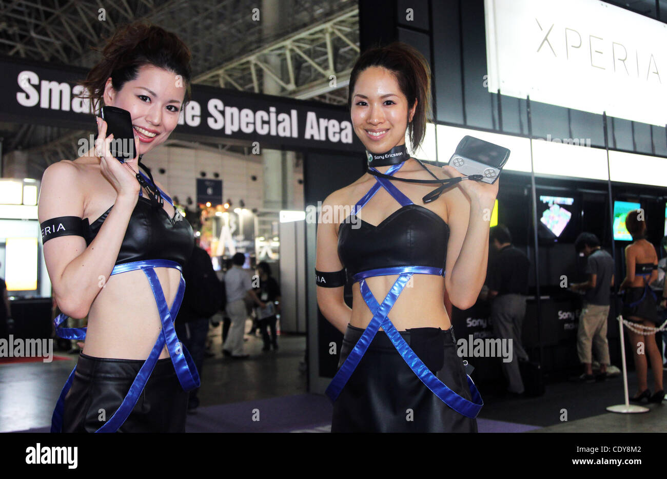 15 septembre 2011 - Chiba, Japon - Afficher les modèles Sony Ericsson Mobile Communications AB's Xperia Play pendant le Tokyo Game Show 2011 au Makuhari Messe dans la ville de Chiba, au Japon. (Crédit Image : © Koichi Kamoshida/Jana Press/ZUMAPRESS.com) Banque D'Images