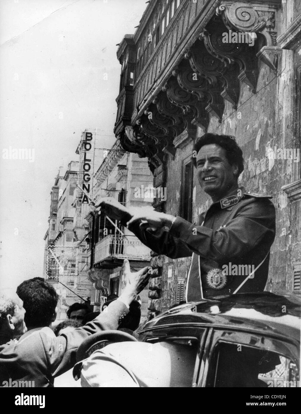 20 octobre 2011 - DOSSIER PHOTO - Mouammar Kadhafi est mort, la Libye a déclaré que les nouveaux dirigeants, tué par des combattants qui ont envahi sa ville et le dernier bastion. Son corps ensanglanté a été déshabillé et s'affiche dans le monde de la vidéo portable. Kadhafi, a été le dirigeant autocratique de la Libye, à partir de 1969 lorsqu'il s'est emparé pow Banque D'Images