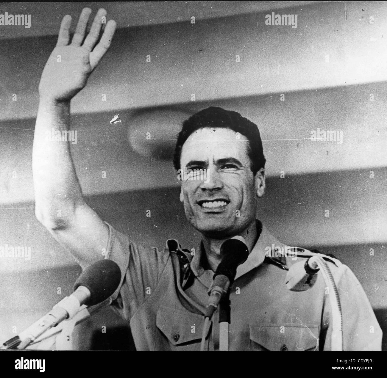 20 octobre 2011 - DOSSIER PHOTO - Mouammar Kadhafi est mort, la Libye a déclaré que les nouveaux dirigeants, tué par des combattants qui ont envahi sa ville et le dernier bastion. Son corps ensanglanté a été déshabillé et s'affiche dans le monde de la vidéo portable. Kadhafi, a été le dirigeant autocratique de la Libye, à partir de 1969 lorsqu'il s'est emparé pow Banque D'Images