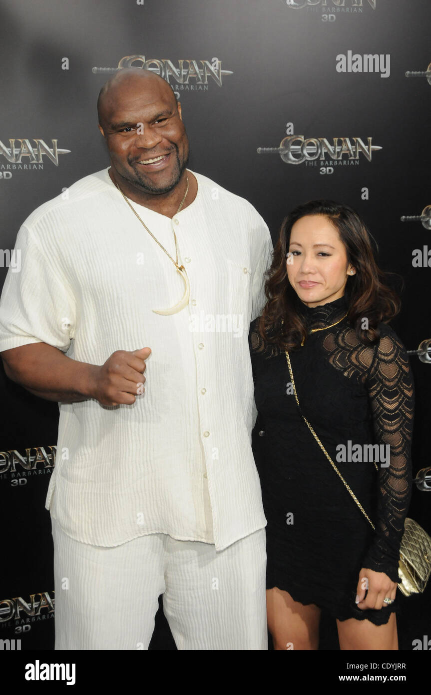 Le 11 août 2011 - Los Angeles, Californie, États-Unis - Bob Sapp assister à la première mondiale de ''Conan le barbare'' qui a eu lieu au Regal Cinemas à Los Angeles, Californie le 8/11/11. Crédit Image : 2011(Â© D. Long/Globe Photos/ZUMAPRESS.com) Banque D'Images