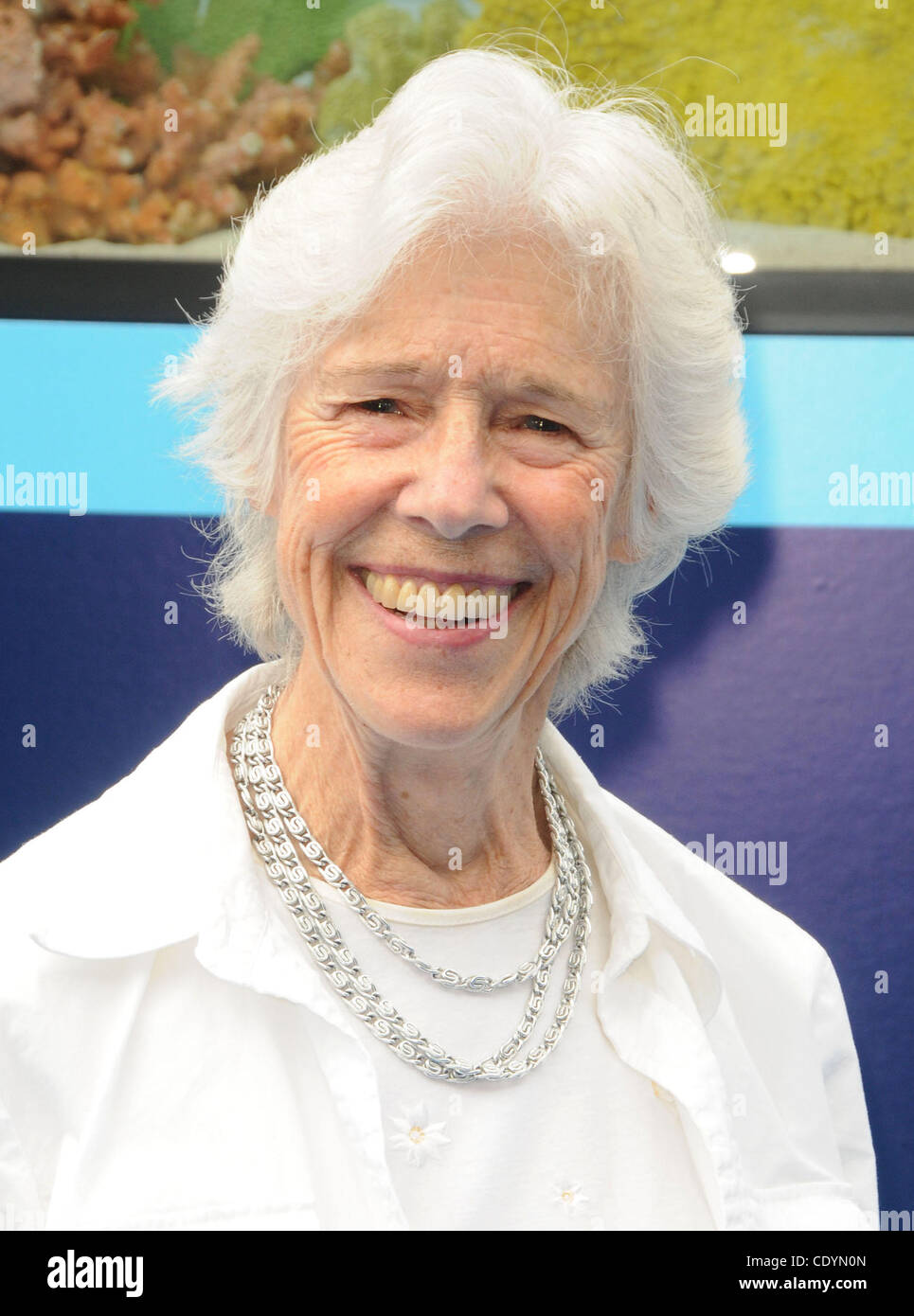 16 septembre 2011 - Los Angeles, Californie, États-Unis - Frances Sternhagen assister à la première mondiale de ''olphan Tale'' qui a eu lieu au Village Theatre à Westwood, Californie le 9/17/11. 2011.(Image Crédit : Â© D. Long/Globe Photos/ZUMAPRESS.com) Banque D'Images