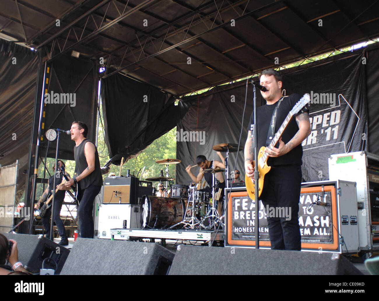 Cars WARP TOUR 2011 dispose d'une salle de sport dont le héros CLASSE HIP HOP ALTERNATIF gagne la foule en mouvement. Cars WARP TOUR 2011 TERRES EN VIRGINIA BEACH, Virginie à la FARM BUREAU VIVRE À VIRGINIA BEACH A. le 27 juillet 2011 Banque D'Images