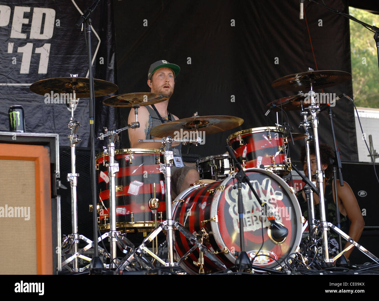 Cars WARP TOUR 2011 dispose d'une salle de sport dont le héros CLASSE HIP HOP ALTERNATIF gagne la foule en mouvement. Cars WARP TOUR 2011 TERRES EN VIRGINIA BEACH, Virginie à la FARM BUREAU VIVRE À VIRGINIA BEACH A. le 27 juillet 2011 Banque D'Images