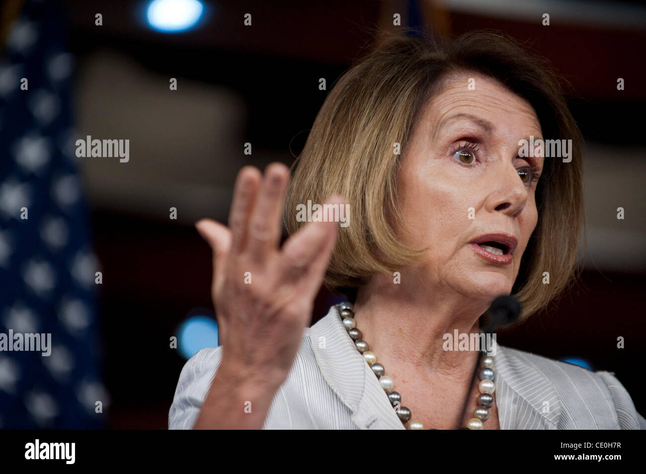 Juillet 21, 2011 - Washington, District of Columbia, États-Unis - au cours d'une conférence de presse au Capitole Jeudi, leader démocrate de la Chambre Nancy Pelosi a appelé les Républicains à accepter un accord bipartite, équilibré pour éviter une crise de la dette. Pelosi dit défaut créerait des dures conséquences économiques dans l'ensemble Banque D'Images