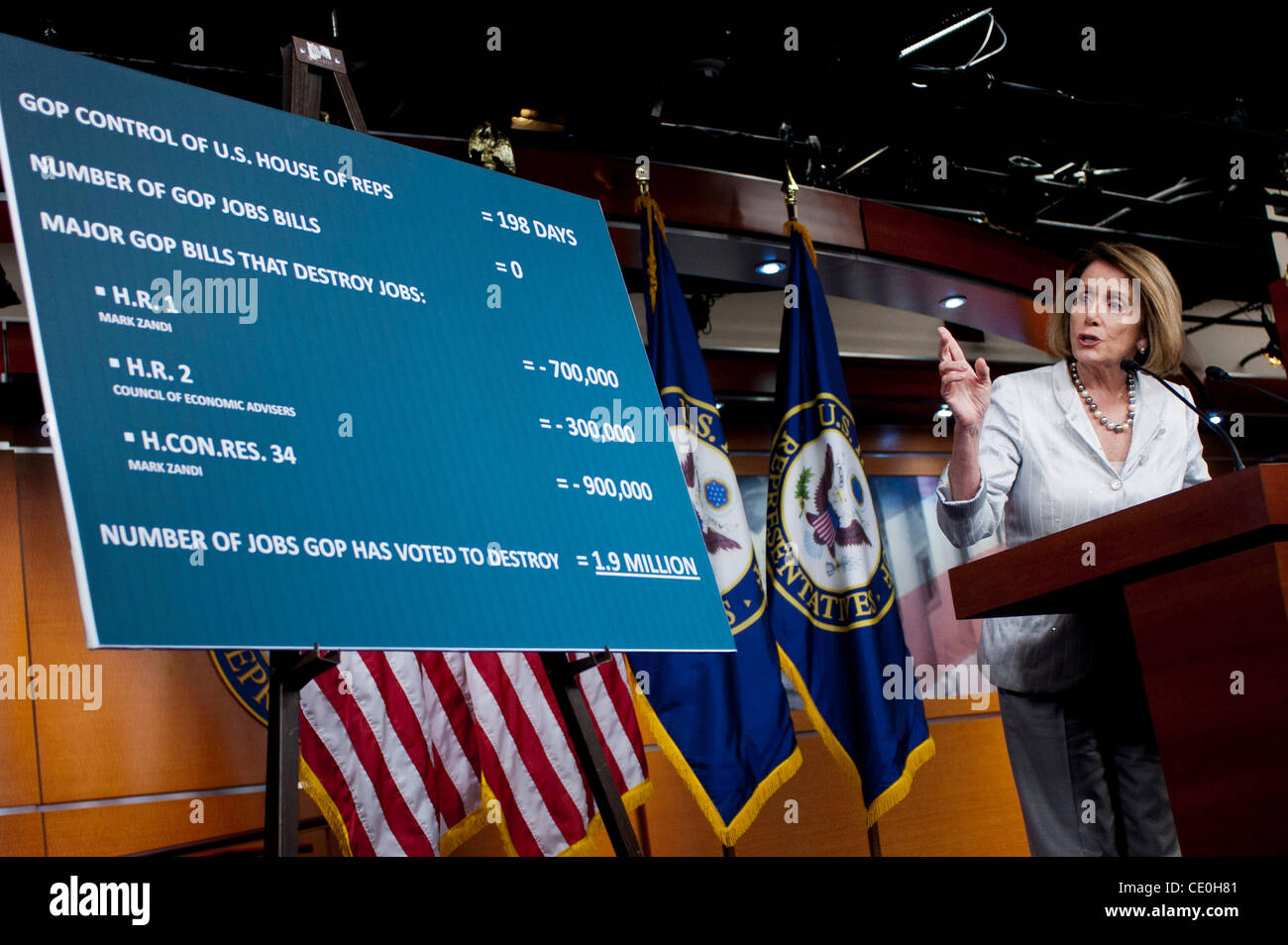 Juillet 21, 2011 - Washington, District of Columbia, États-Unis - au cours d'une conférence de presse au Capitole Jeudi, leader démocrate de la Chambre Nancy Pelosi a appelé les Républicains à accepter un accord bipartite, équilibré pour éviter une crise de la dette. Pelosi dit défaut créerait des dures conséquences économiques dans l'ensemble Banque D'Images