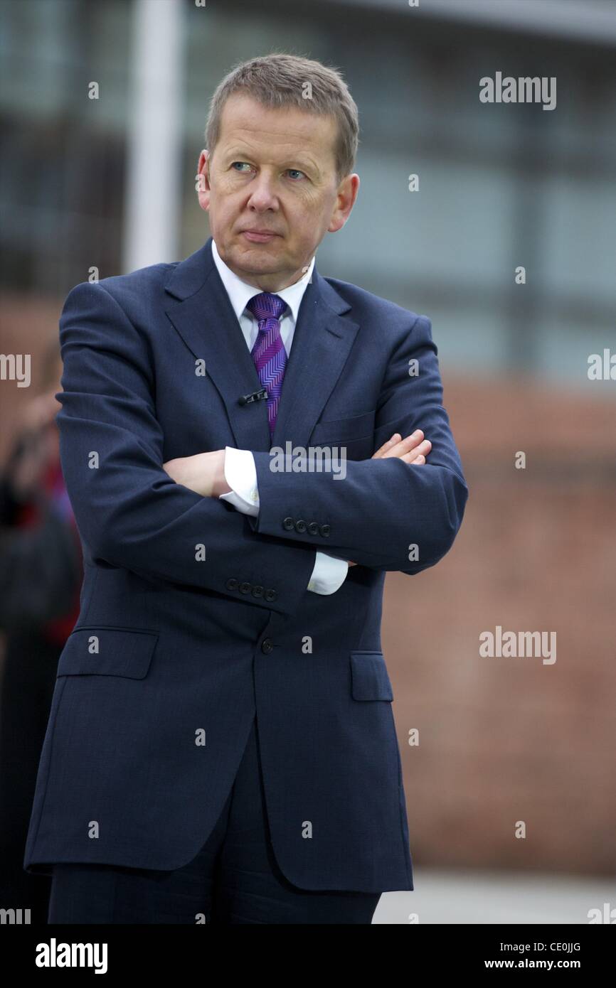 7 octobre 2011 - Manchester, Angleterre, RU - BBC presenter BILL TURNBULL se prépare à diffuser en direct pendant la conférence du parti conservateur à Manchester Central. (Crédit Image : © Mark Makela/ZUMAPRESS.com) Banque D'Images