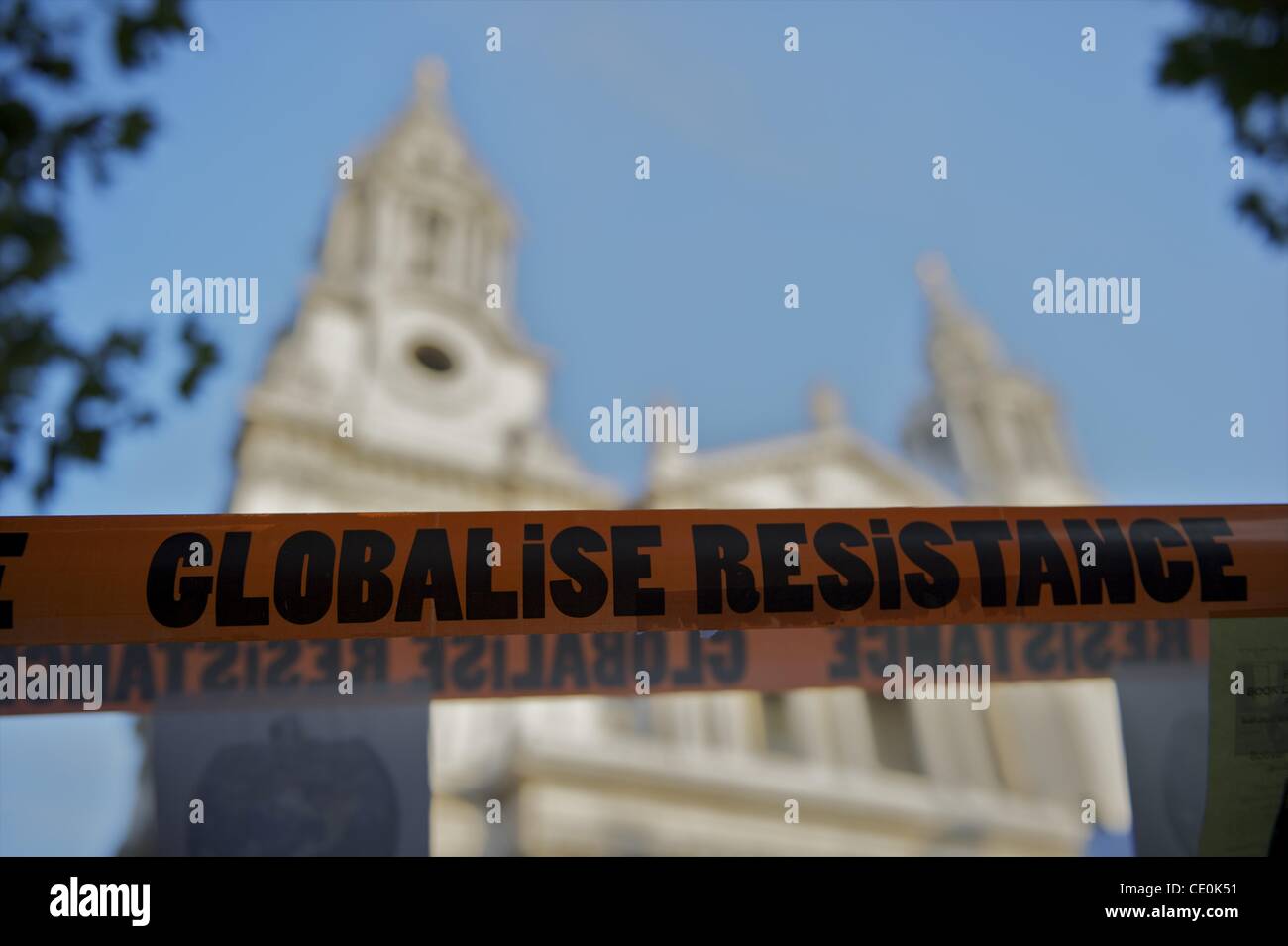 23 octobre, 2011 - Londres, Angleterre, Royaume-Uni - Des centaines de manifestants à l'extérieur du camp la Cathédrale St Paul dans le cadre de 'Occupy London' l'un de plus d'un millier d'institutions financières de telles manifestations contre dans le monde entier. (Crédit Image : © Mark Makela/ZUMAPRESS.com) Banque D'Images