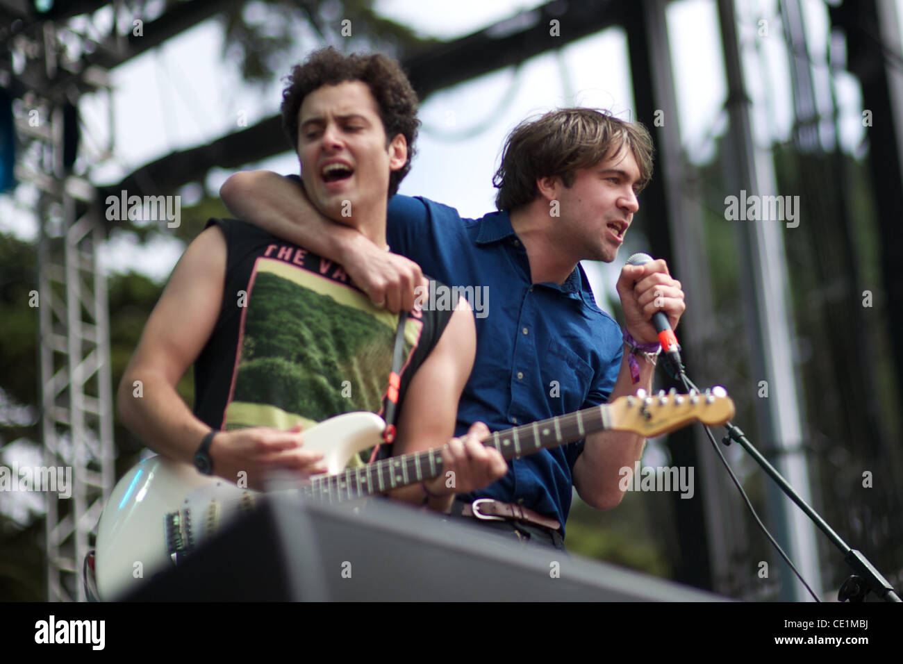 13 août 2011 - San Francisco, Californie, États-Unis - Freddie Cowan et Justin Young effectuer avec les vaccins à l'extérieur du festival des terres dans le parc du Golden Gate à San Francisco, CA. (Crédit Image : © Matt Cohen/ZUMAPRESS.com) Southcreek/mondial Banque D'Images