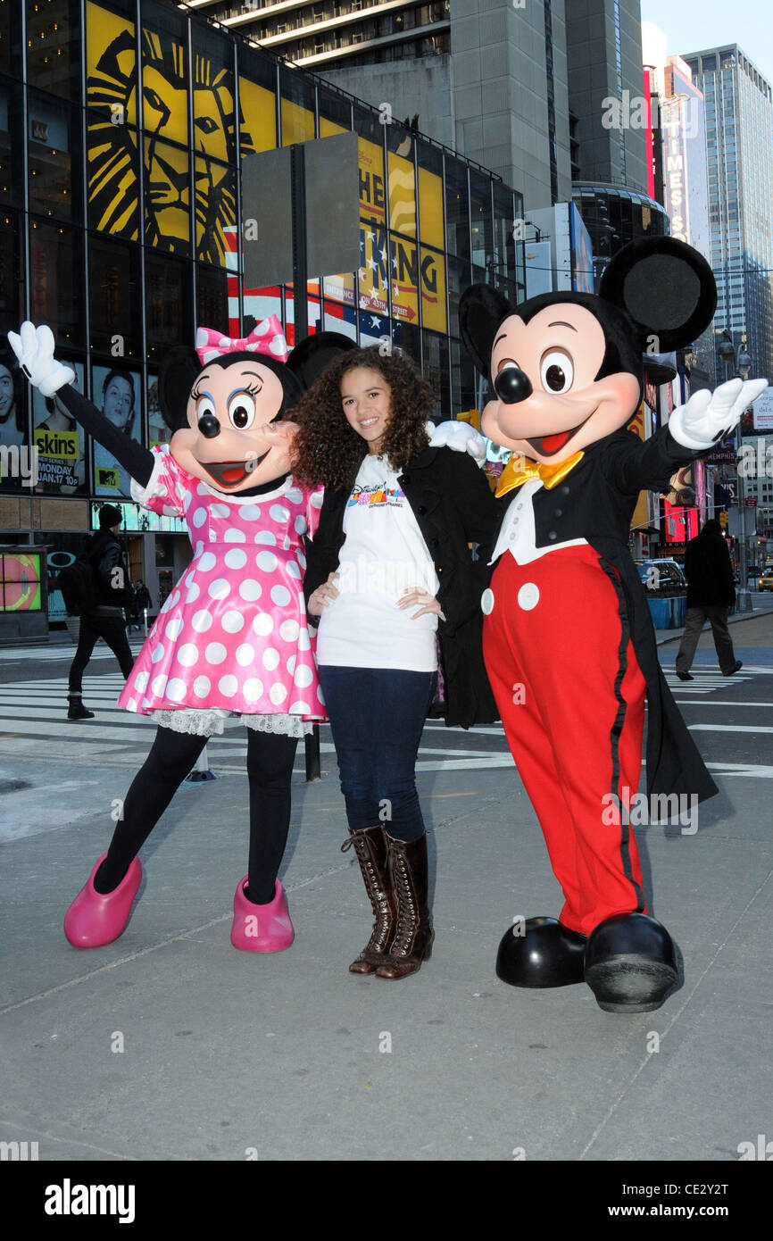Mickey Mouse, Madison Pettis et Minnie assister au lancement de Disney Junior à Times Square Studios New York City, USA - 10.02.11 Banque D'Images