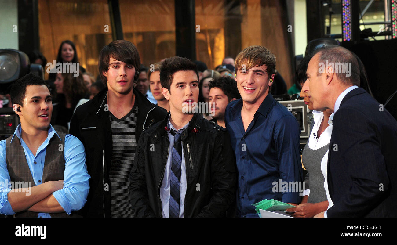 Big Time Rush De Nickelodeon Joue Sur L Emission De Television Today Show Du Rockefeller Center New York City Usa 11 10 10 Photo Stock Alamy