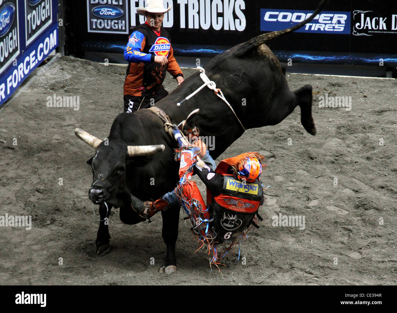 Professional Bull Riders' Top 10 Bull Riders concurrencer dans l'OBTENTEUR Construit Ford Tough Road à Las Vegas à Times Square New York City, USA - 15.10.10 Banque D'Images