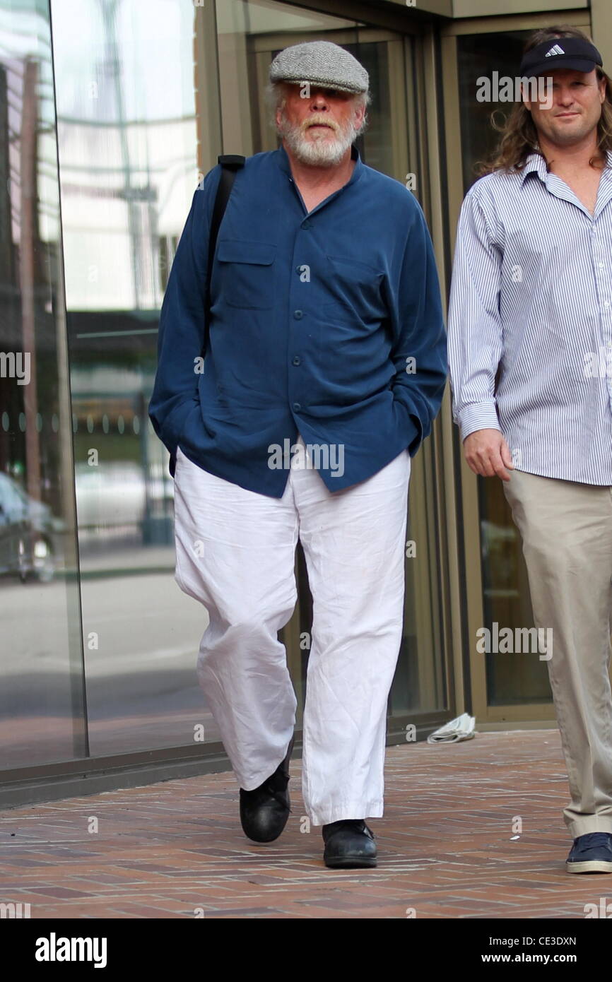 Nick Nolte et son fils Brawley Nolte Nick Nolte arborant une barbe complète comme il boutiques dans Hollywood Los Angeles, Californie - 29.10.10 Banque D'Images