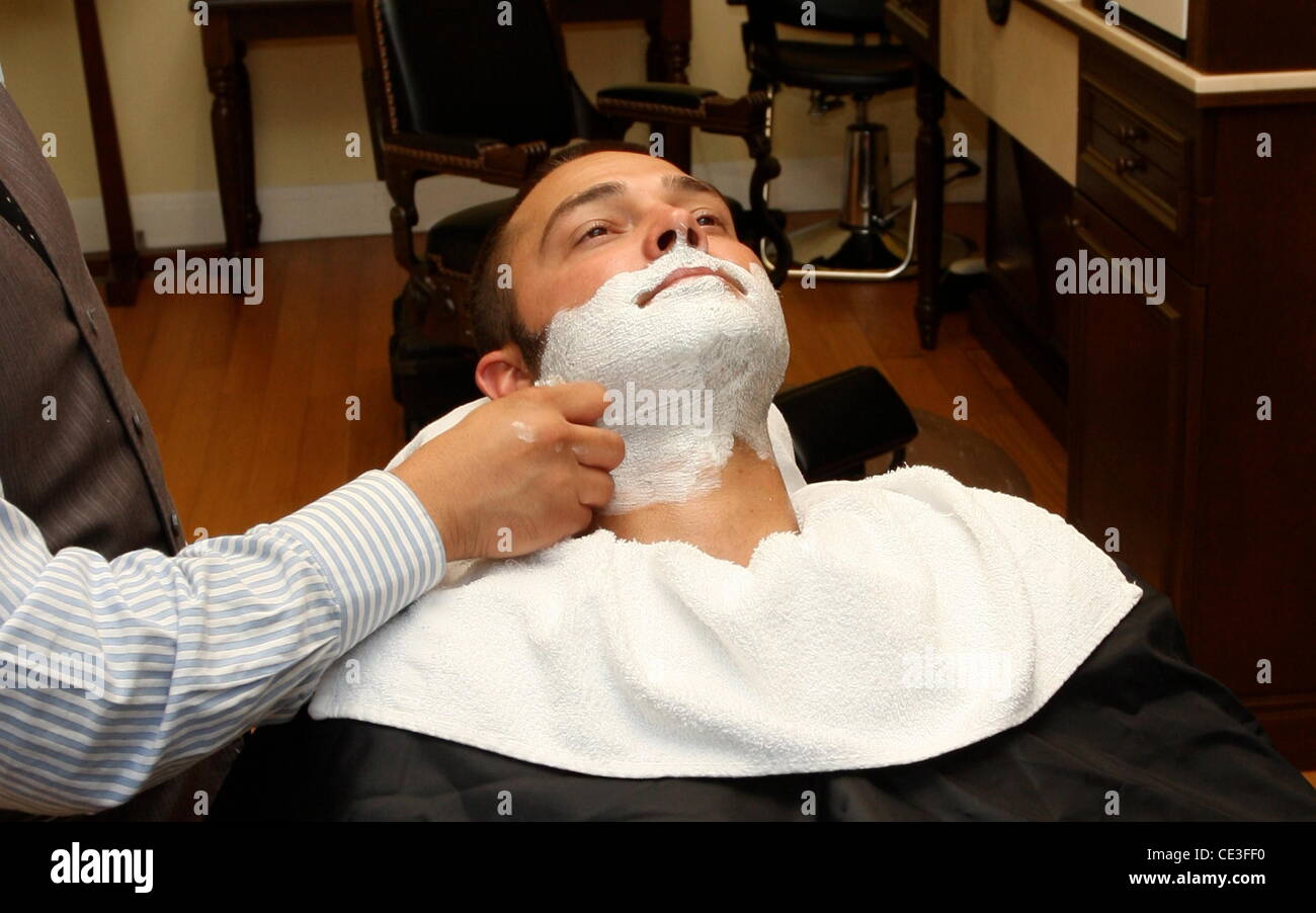 Nick Swisher, le voltigeur des Yankees de New York de se raser la barbe à l'Art du rasage, Americana marque à Los Angeles, Californie - 03.11.10 Banque D'Images