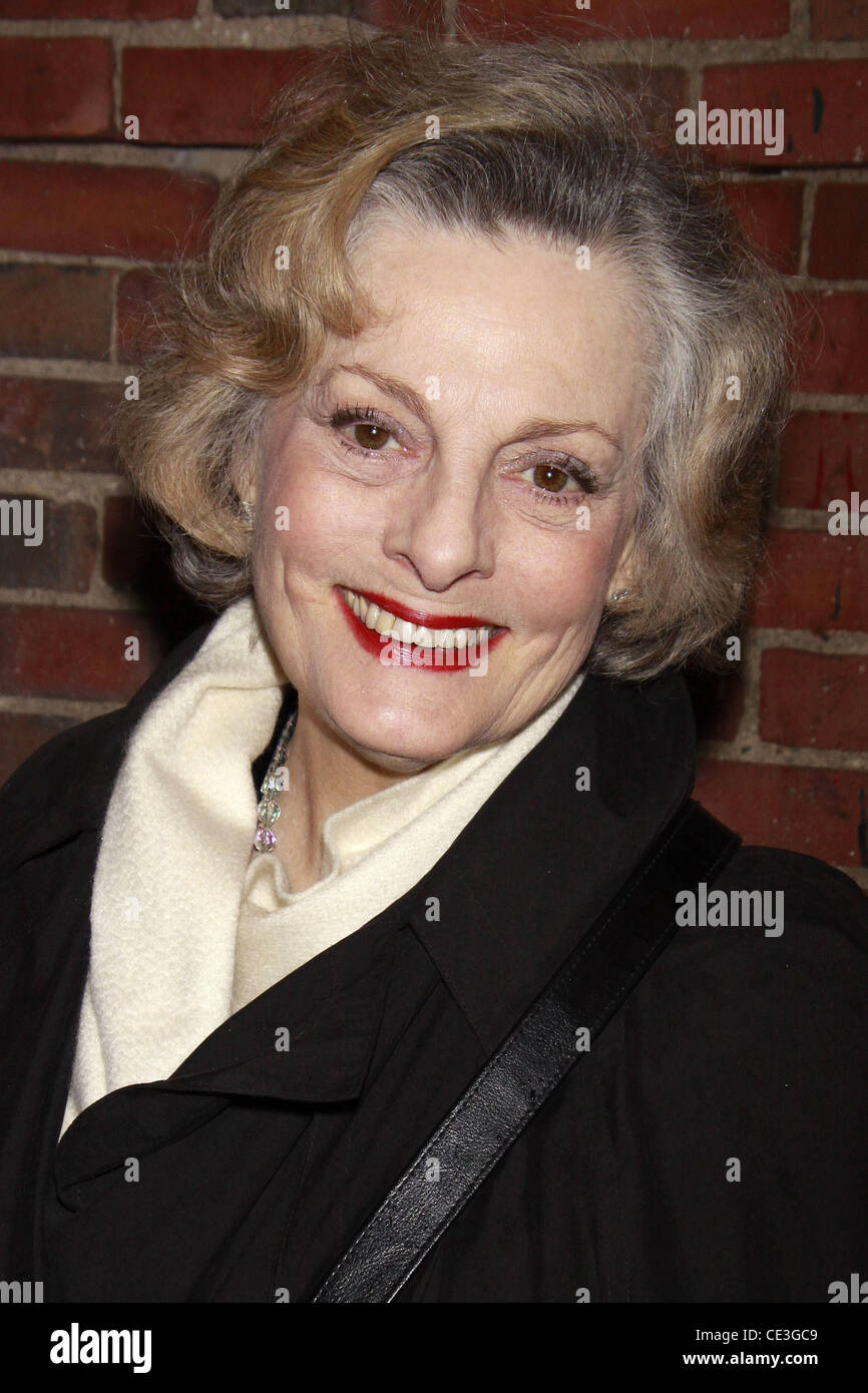 Dana Ivey soirée d'ouverture du Lincoln Center Theatre production Broadway de "Femmes au bord de la dépression nerveuse" au théâtre Belasco - Arrivées. La ville de New York, USA - 04.11.10 Banque D'Images