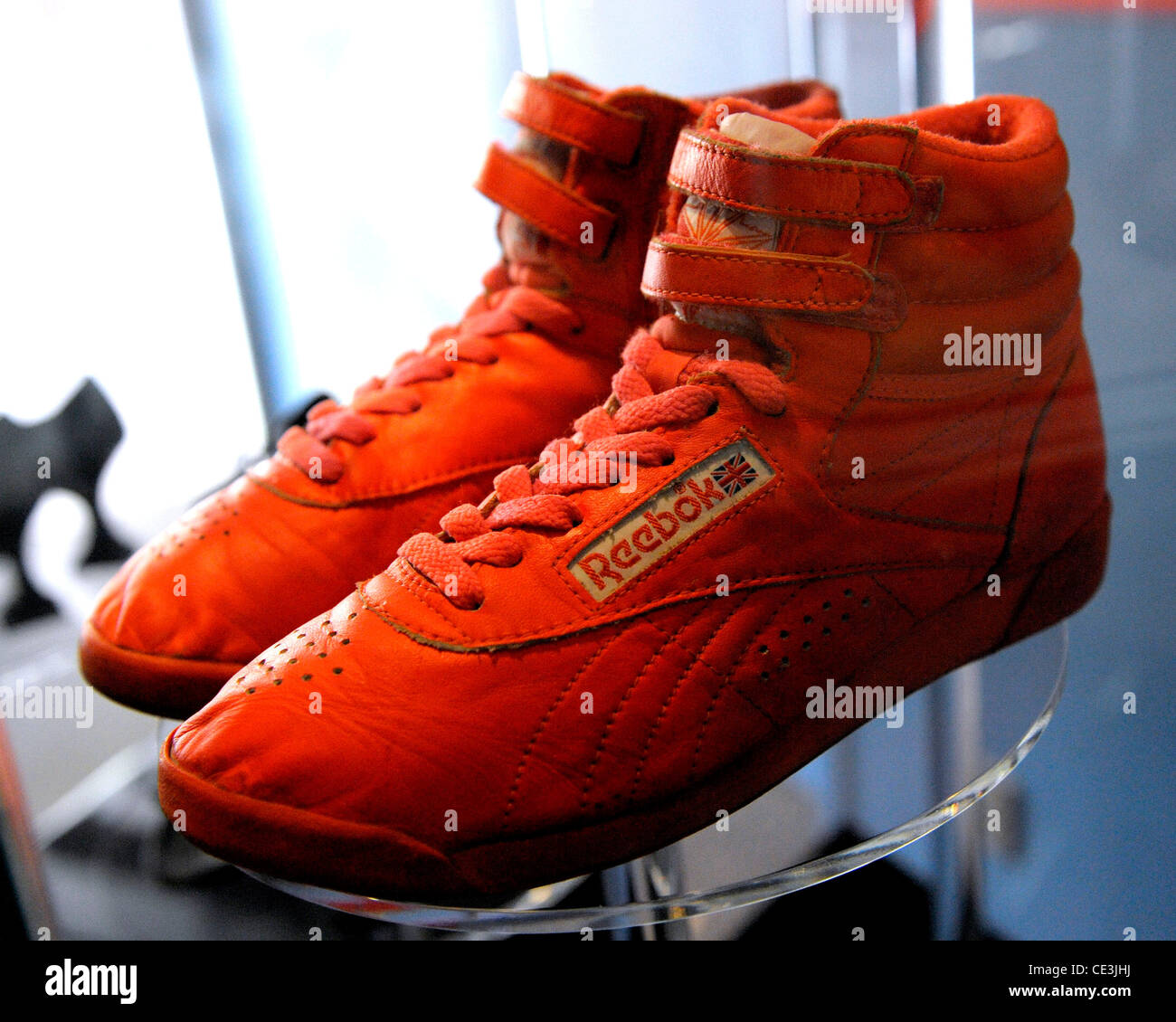 Anne Murray's orange Reebok chaussures de haute-top des années 80 Aperçu du  média de Junon