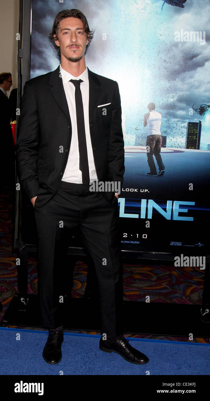 Eric Balfour Los Angeles premiere de 'skyline' tenue à Regal Cinemas L.A. Vivre - Arrivées Los Angeles, Californie - 09.11.10 Banque D'Images